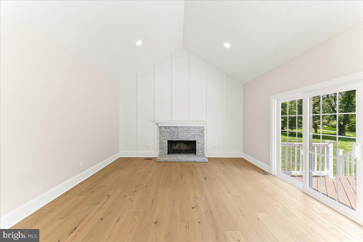 WILLOWDALE CROSSIN - Residential