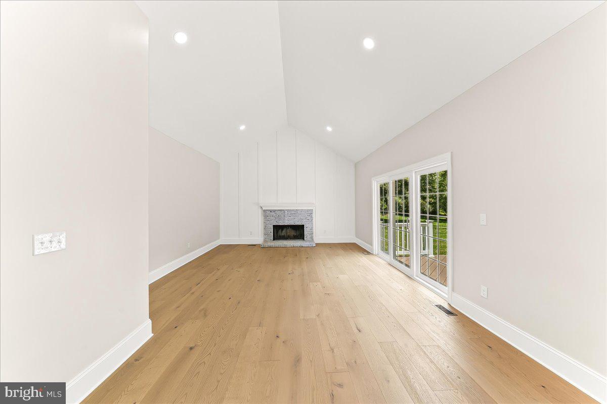 WILLOWDALE CROSSIN - Residential