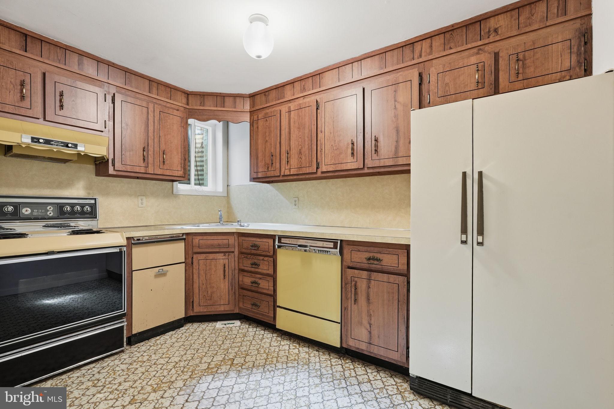 BURTONSVILLE - Residential