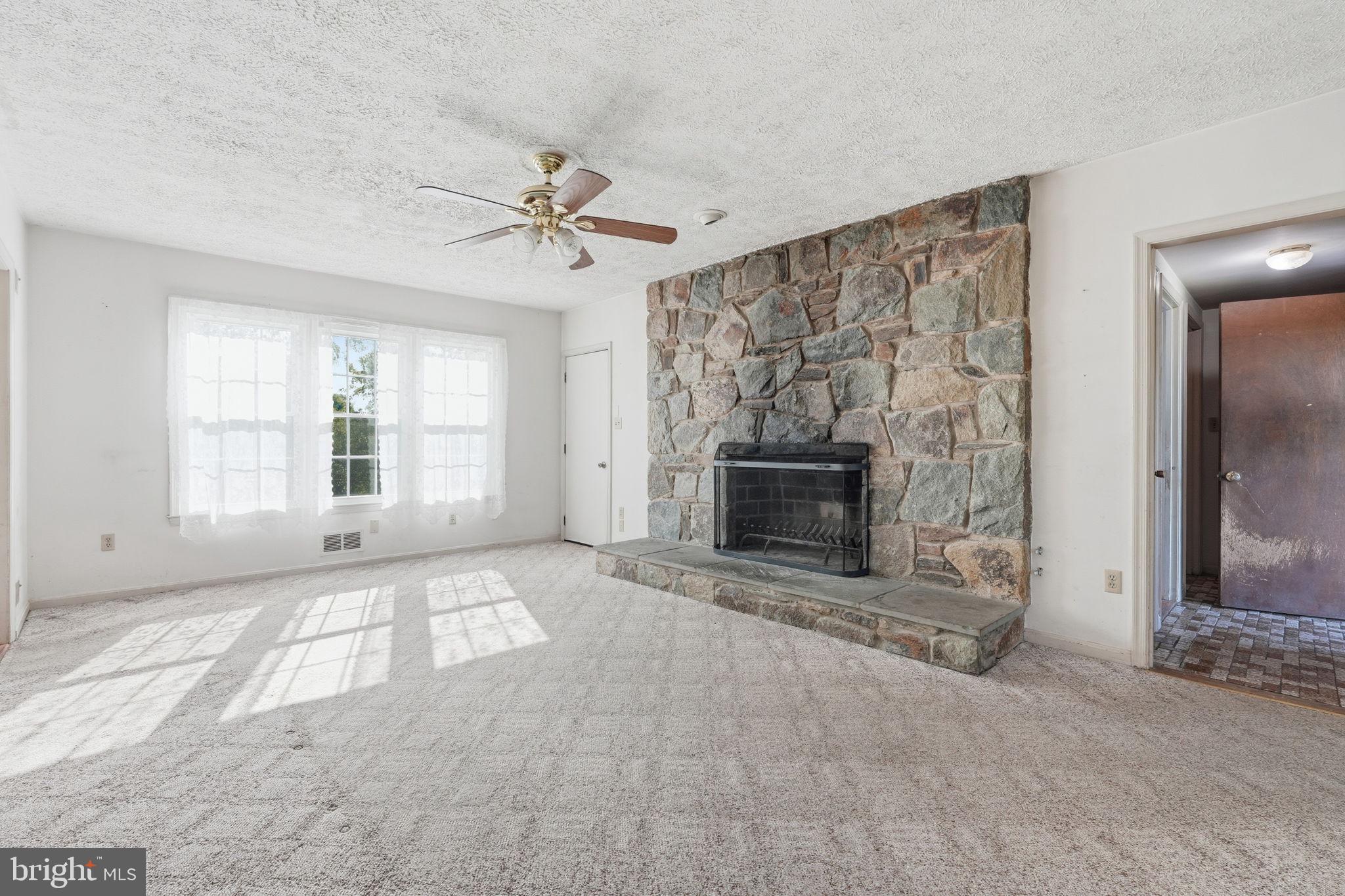 BURTONSVILLE - Residential