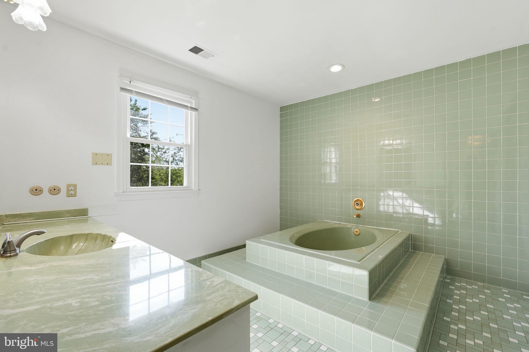 BURTONSVILLE - Residential