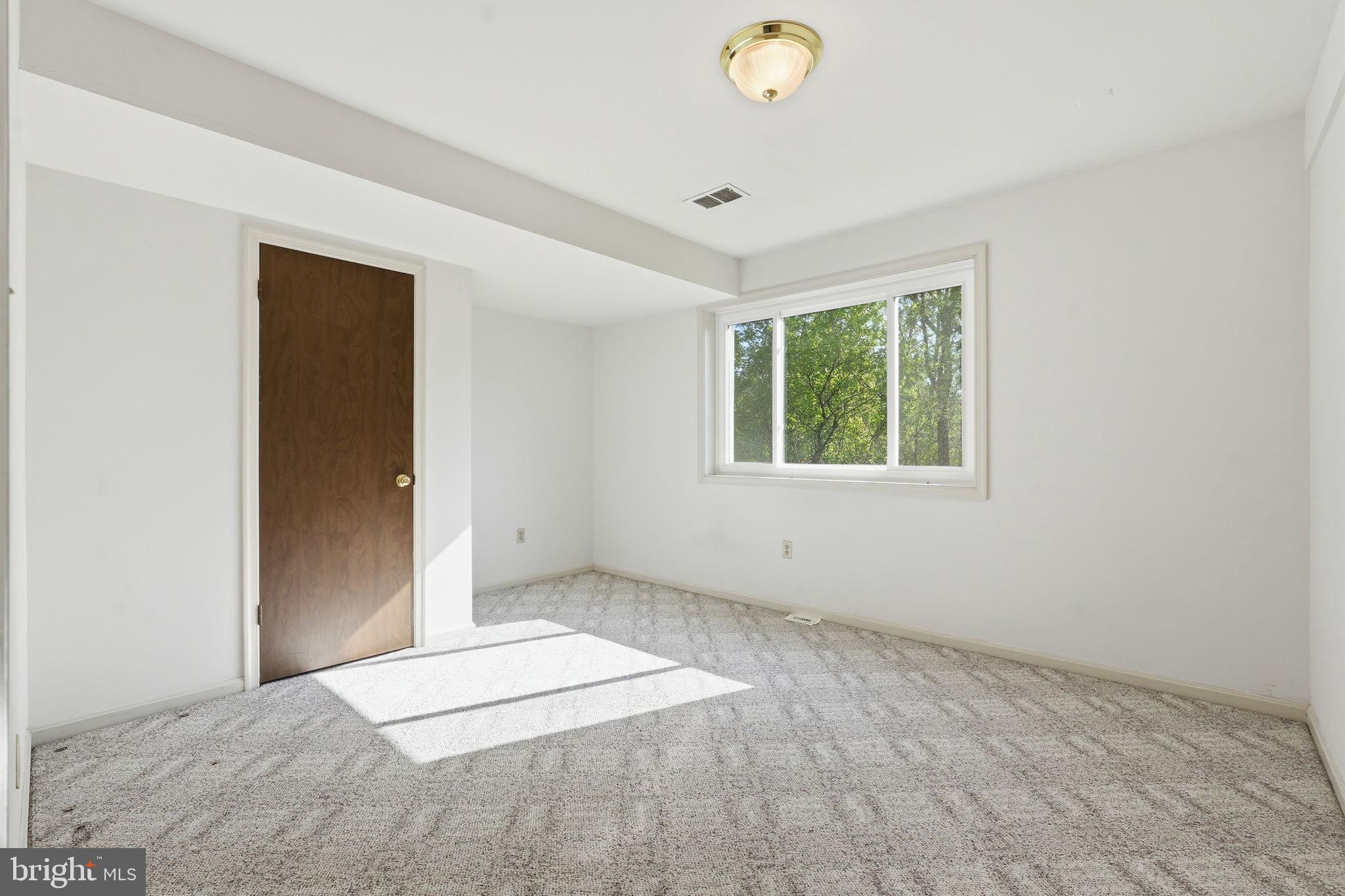 BURTONSVILLE - Residential