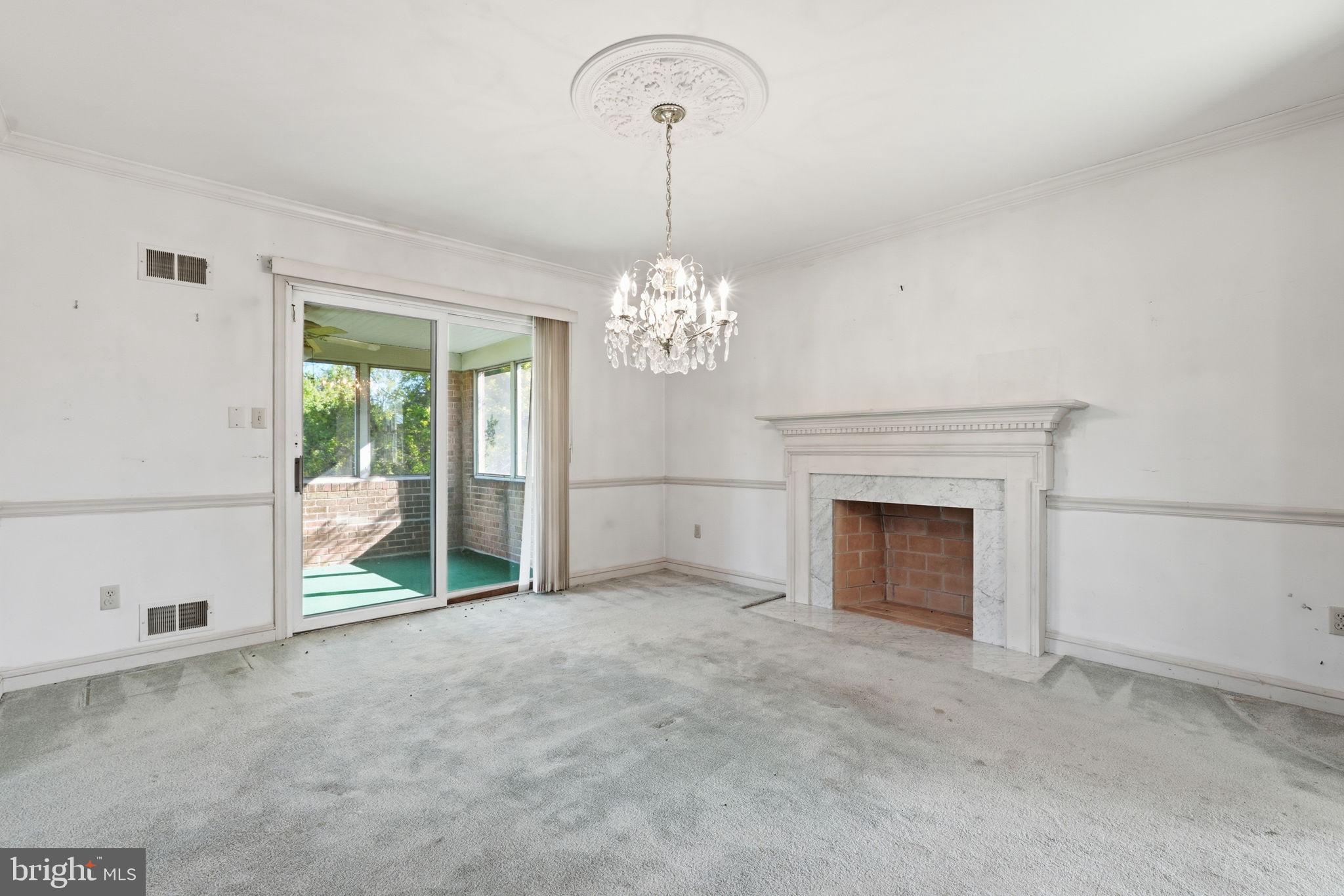 BURTONSVILLE - Residential