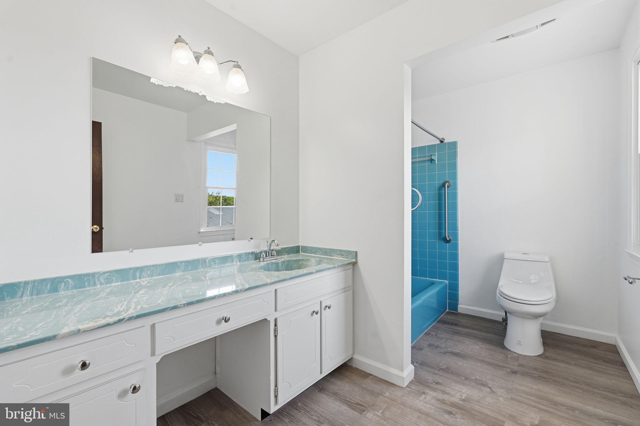 BURTONSVILLE - Residential