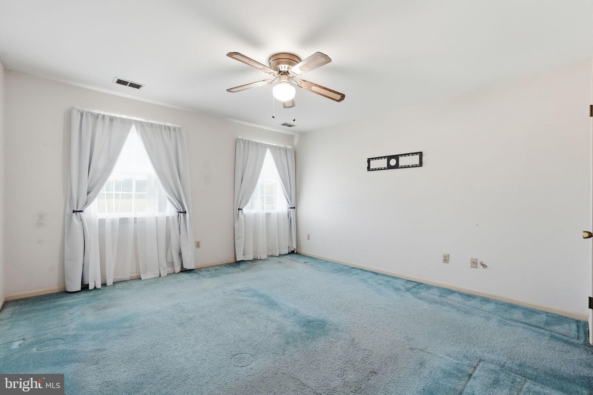BURTONSVILLE - Residential