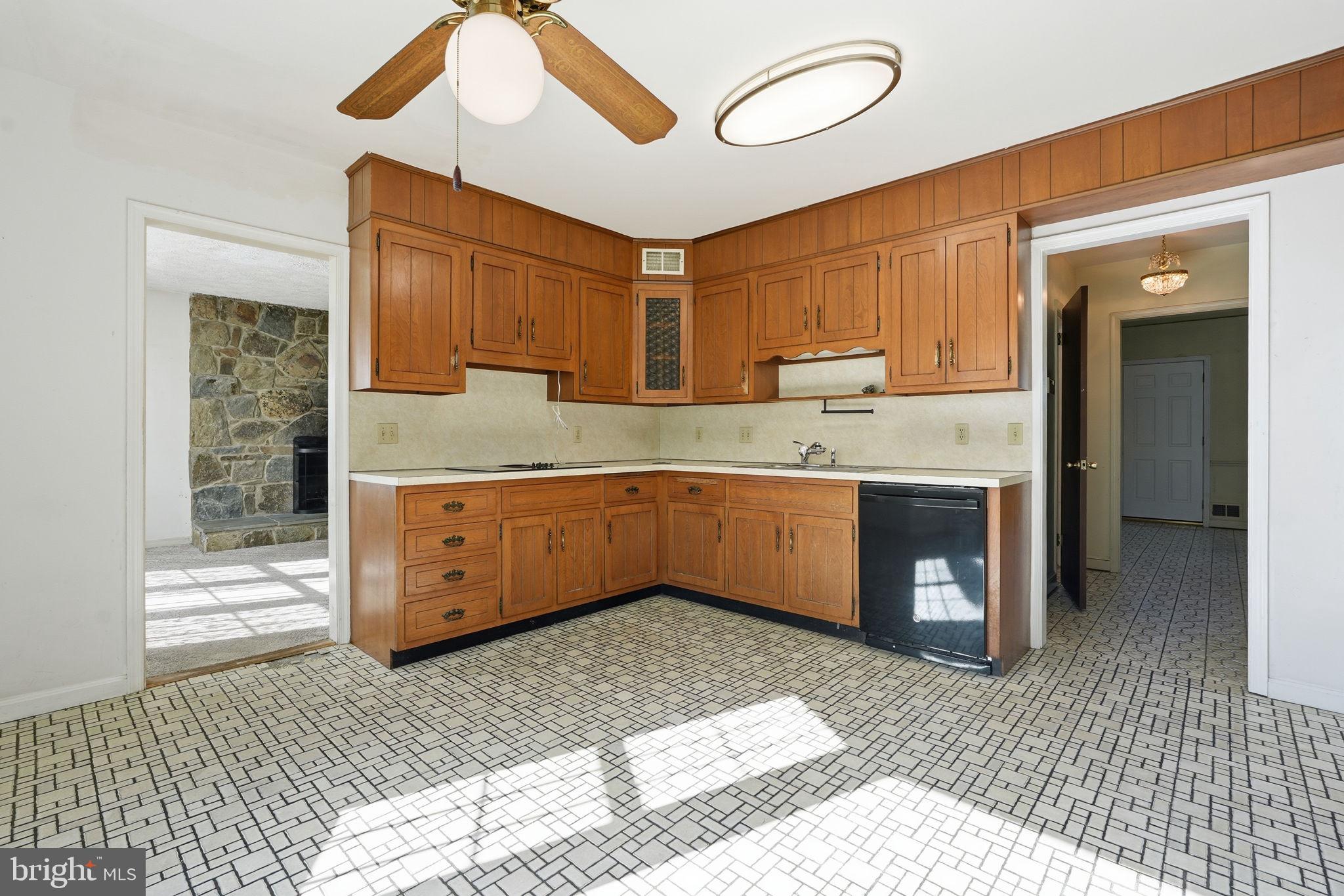 BURTONSVILLE - Residential