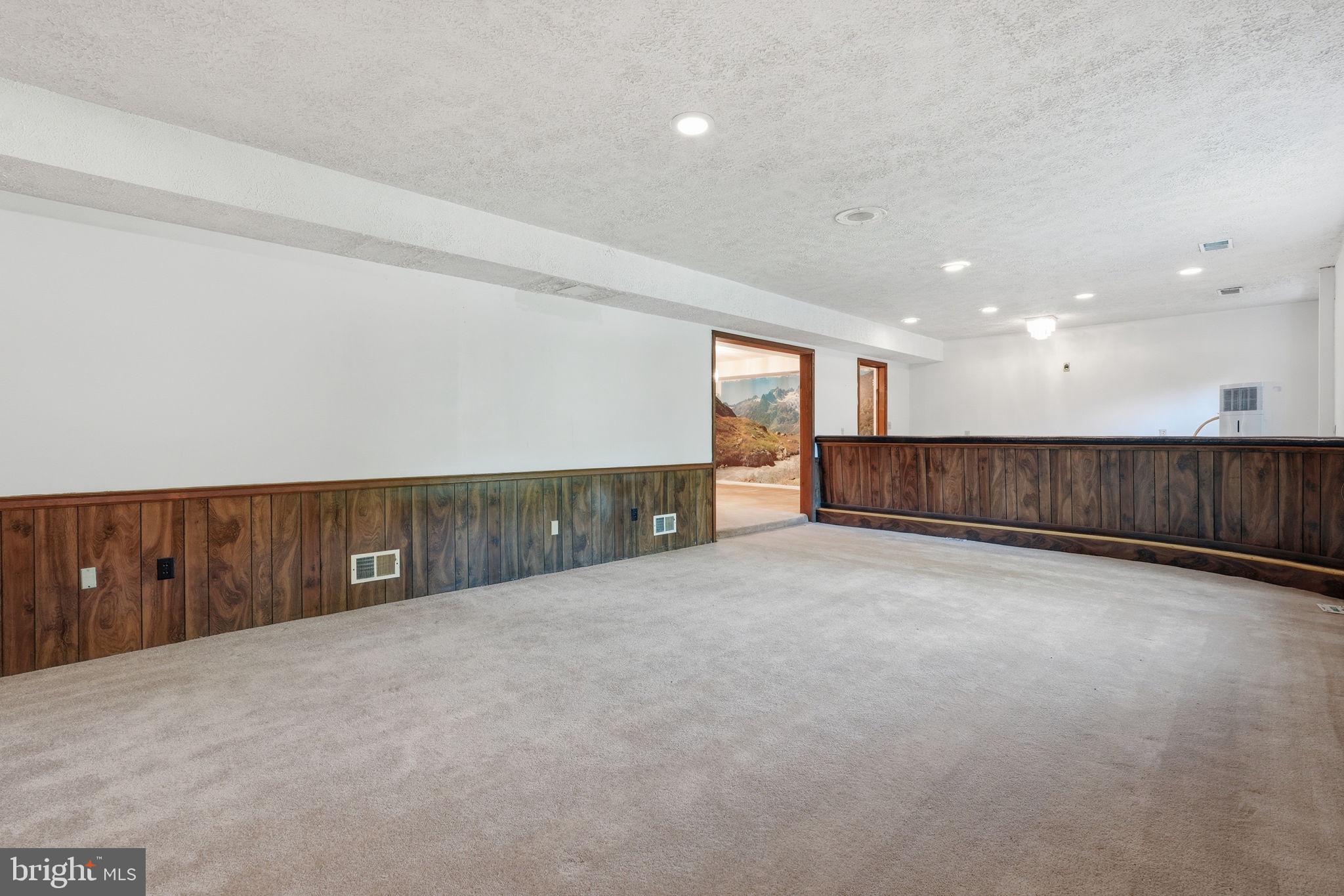 BURTONSVILLE - Residential