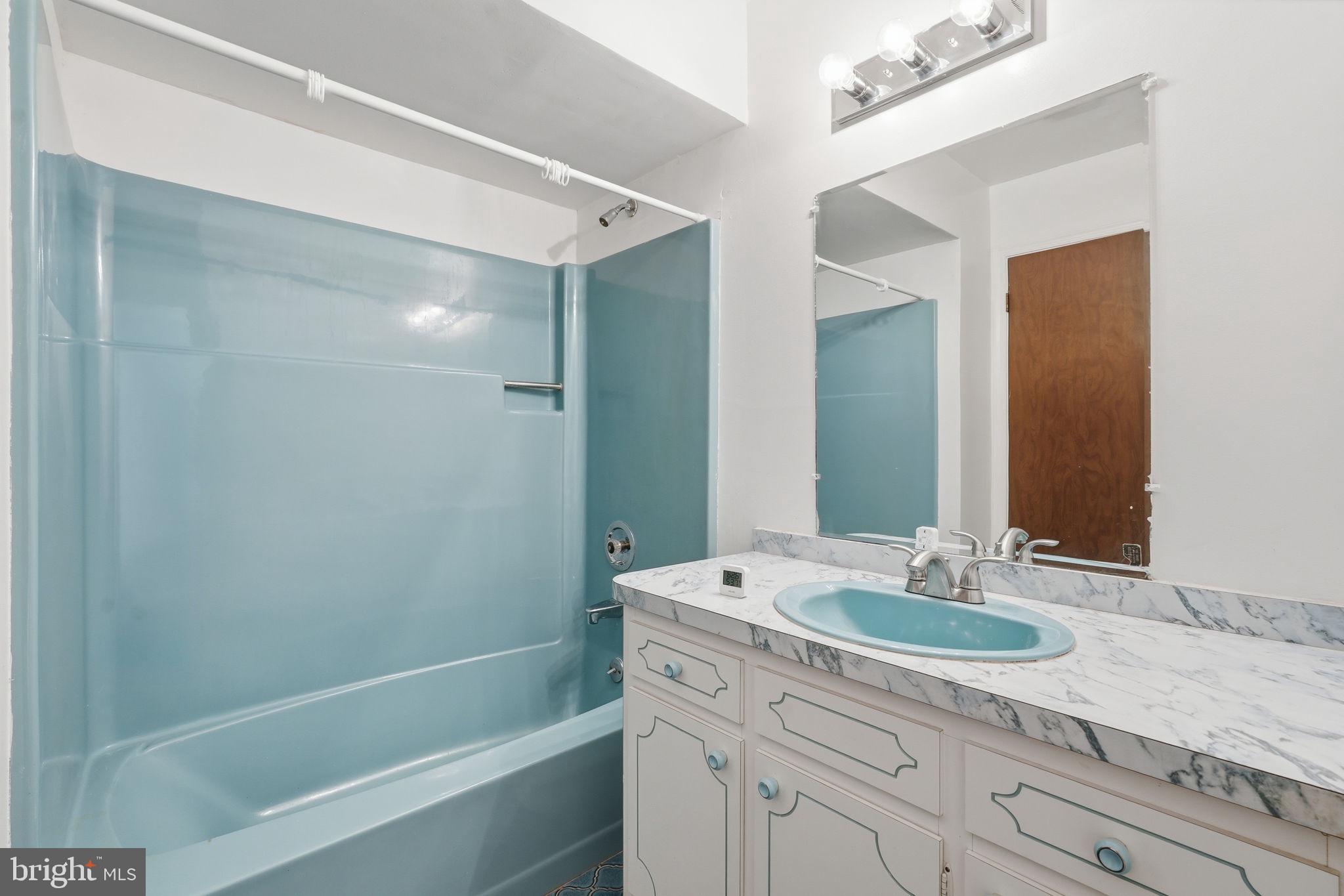 BURTONSVILLE - Residential