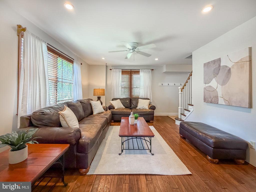STRAWBERRY RIDGE - Residential