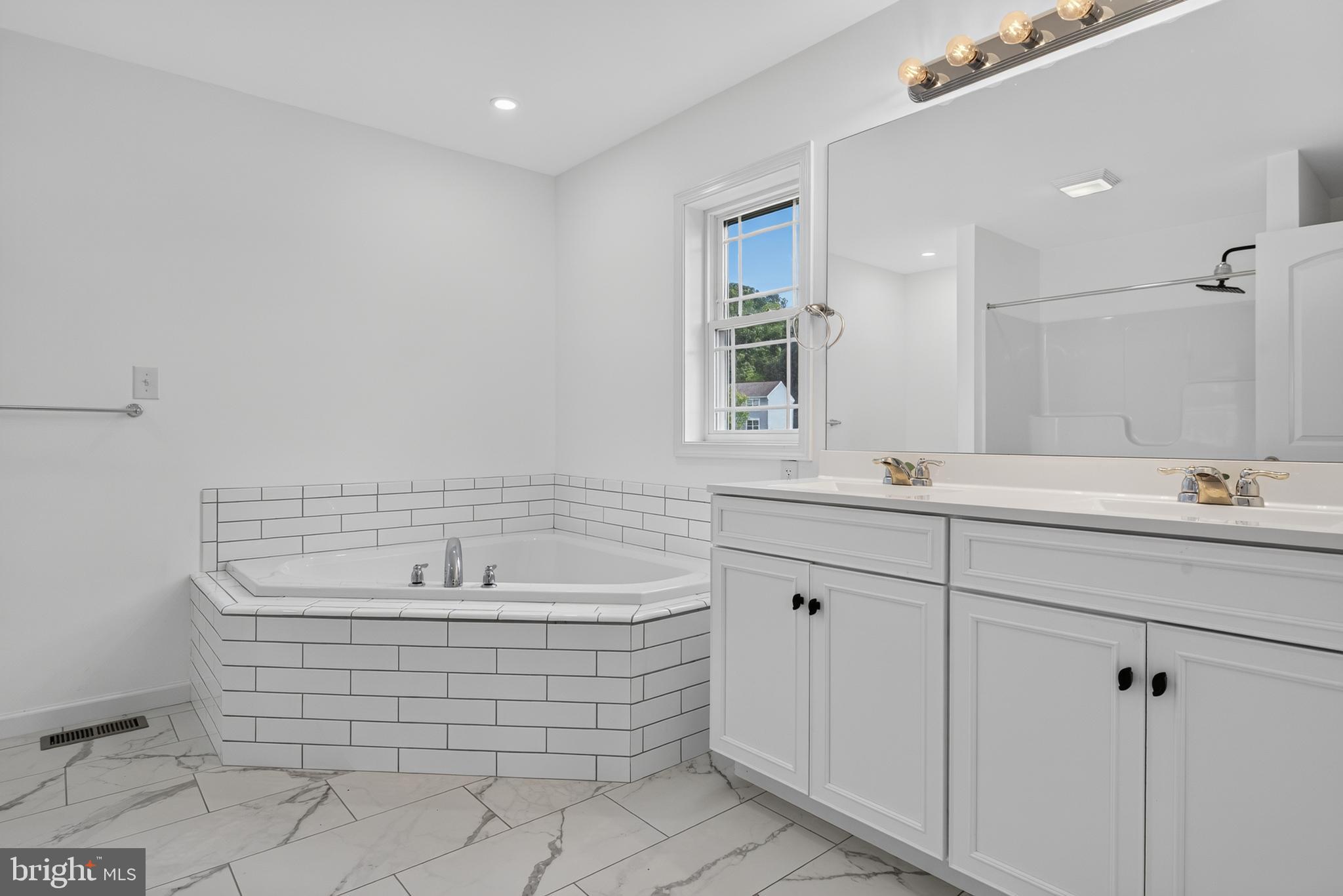 LEXINGTON ESTATES - Residential