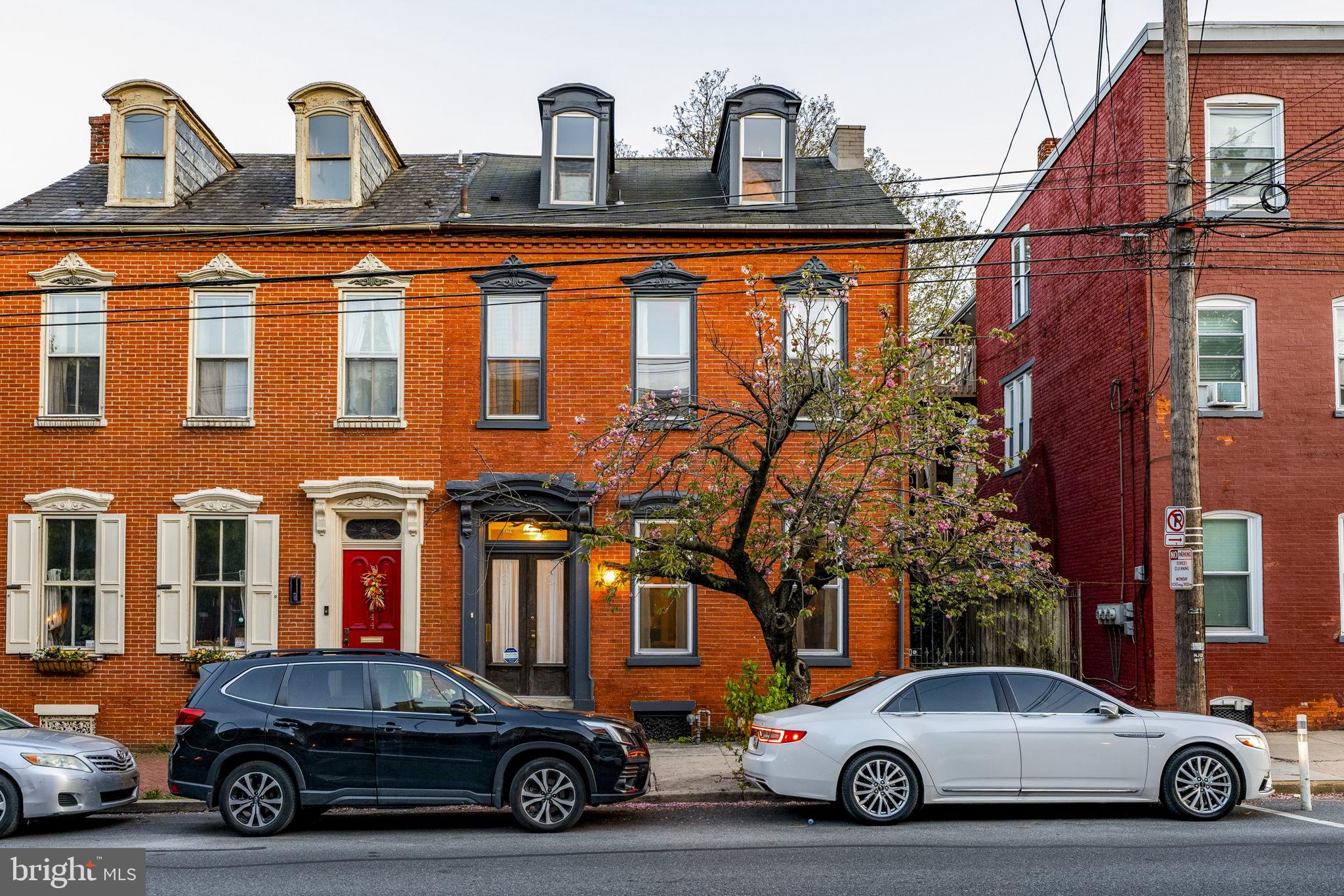 CHESTNUT HILL - Residential