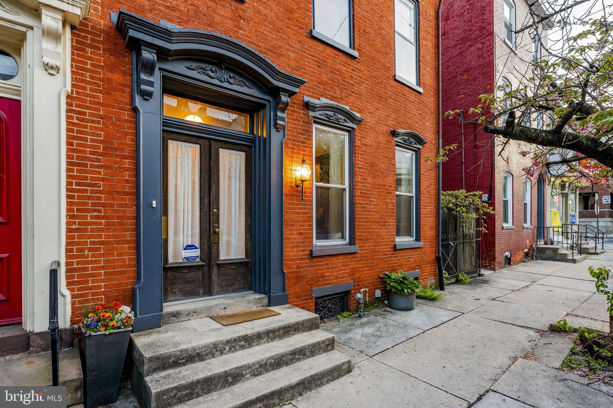 CHESTNUT HILL - Residential