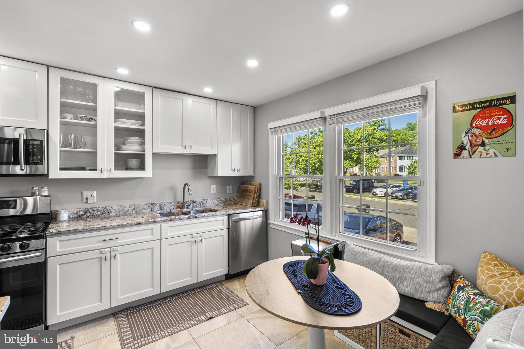 LAKE DEVEREUX - Residential