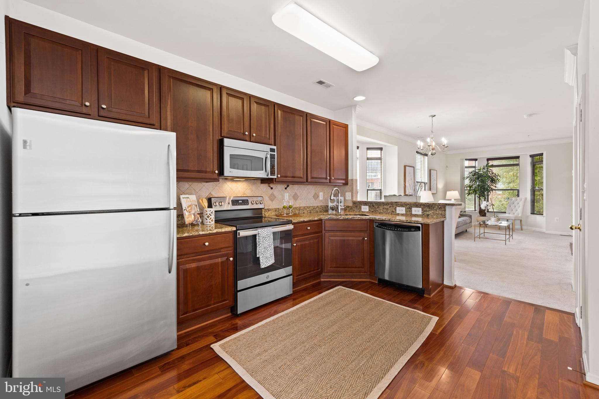ALBEMARLE SQUARE - Residential