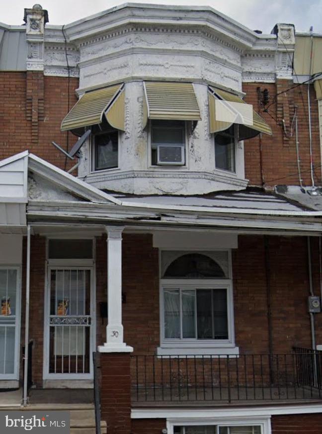 Charming 3-bedroom, 1-bath home at 30 S 53rd St in West Philadelphia! This property features spacious
living areas, a bright kitchen, and a cozy backyard—perfect for entertaining. Conveniently located near
public transportation, shopping, and dining. The property is well-maintained and ideal for first-time buyers
or investors. Don't miss out on this great opportunity!