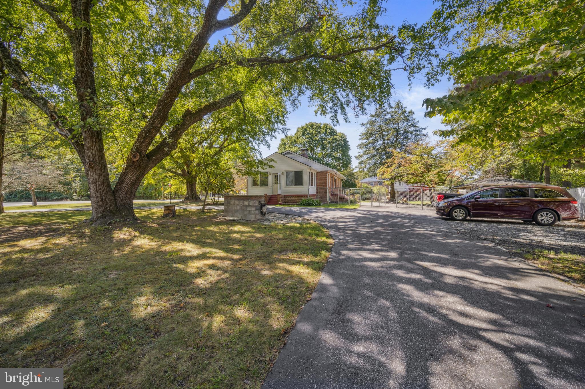 CLINTON ACRES - Residential