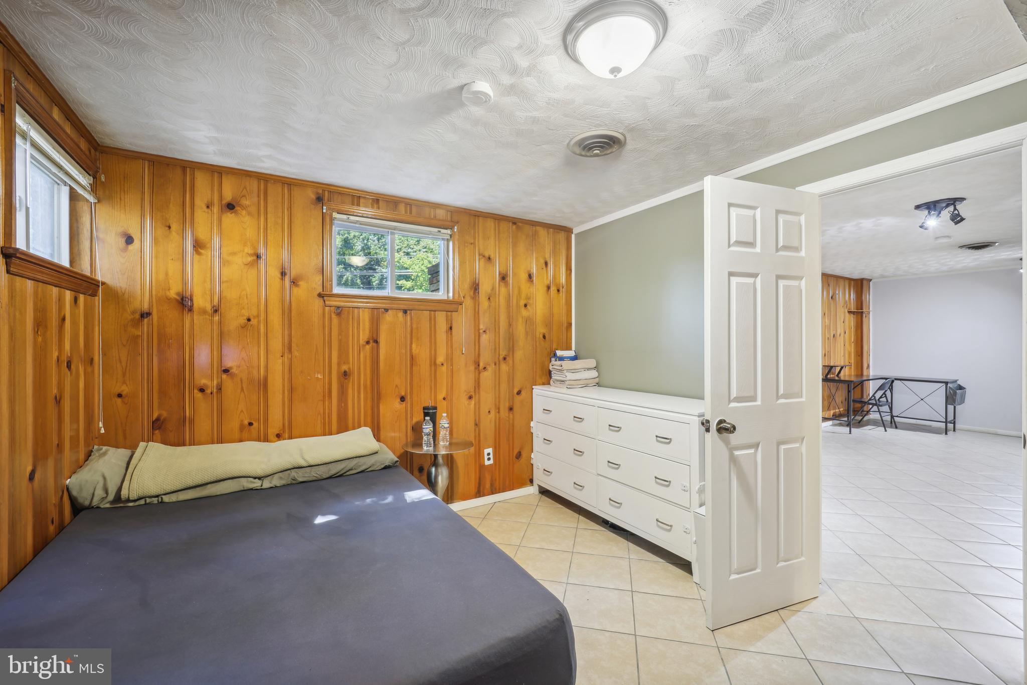 CLINTON ACRES - Residential