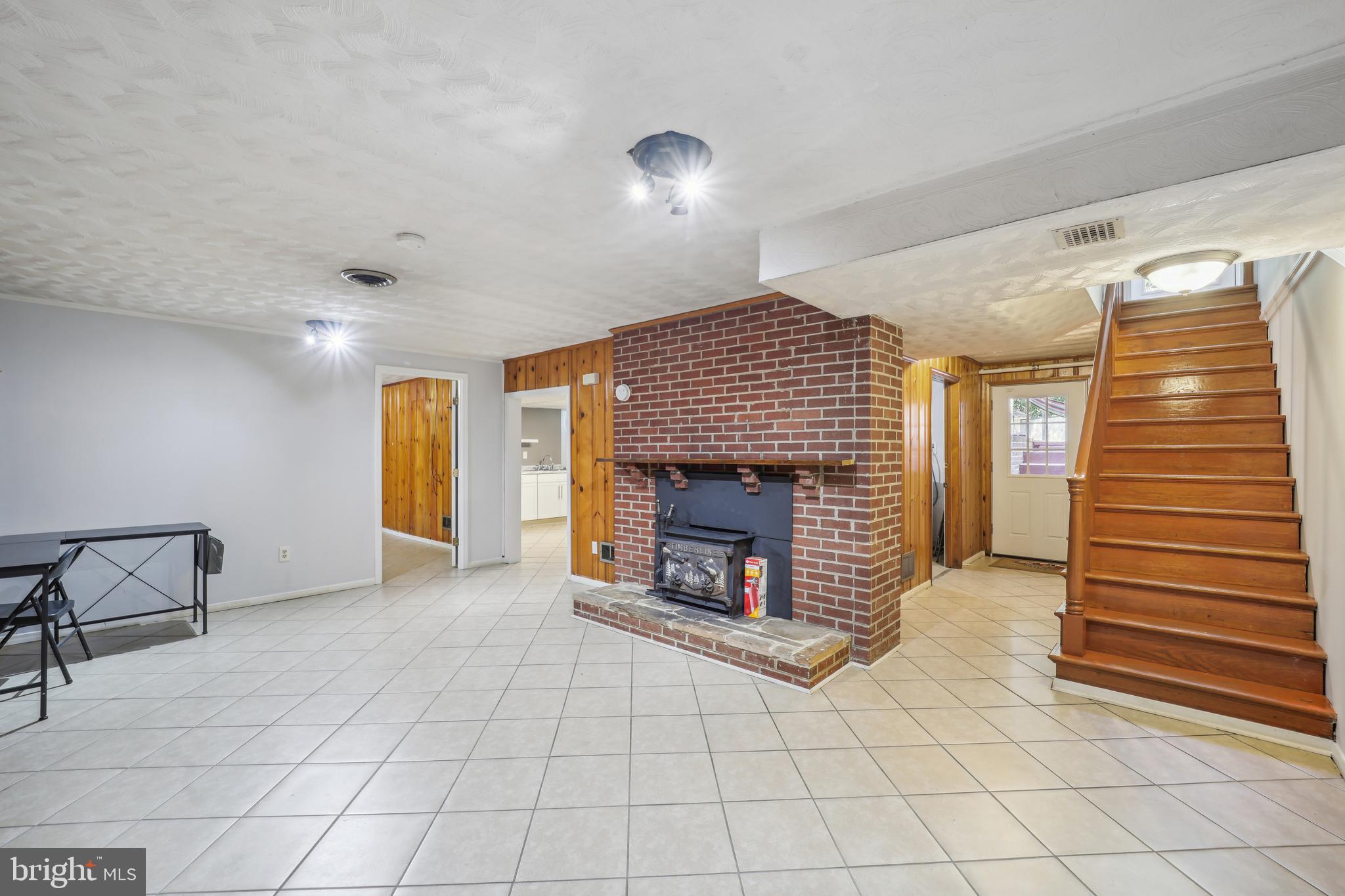 CLINTON ACRES - Residential