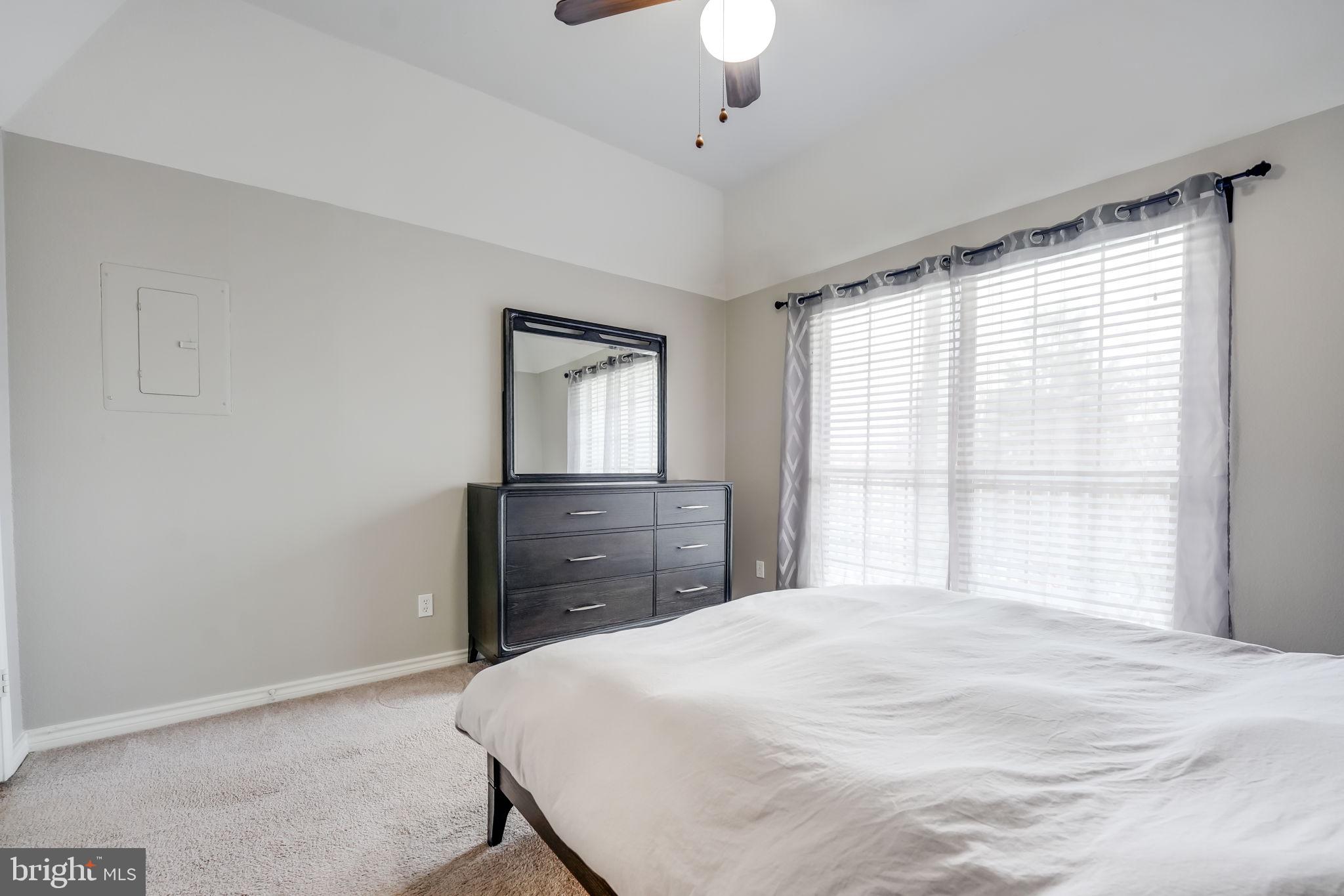 PENDERBROOK SQUARE CONDOMINIUMS - Residential Lease