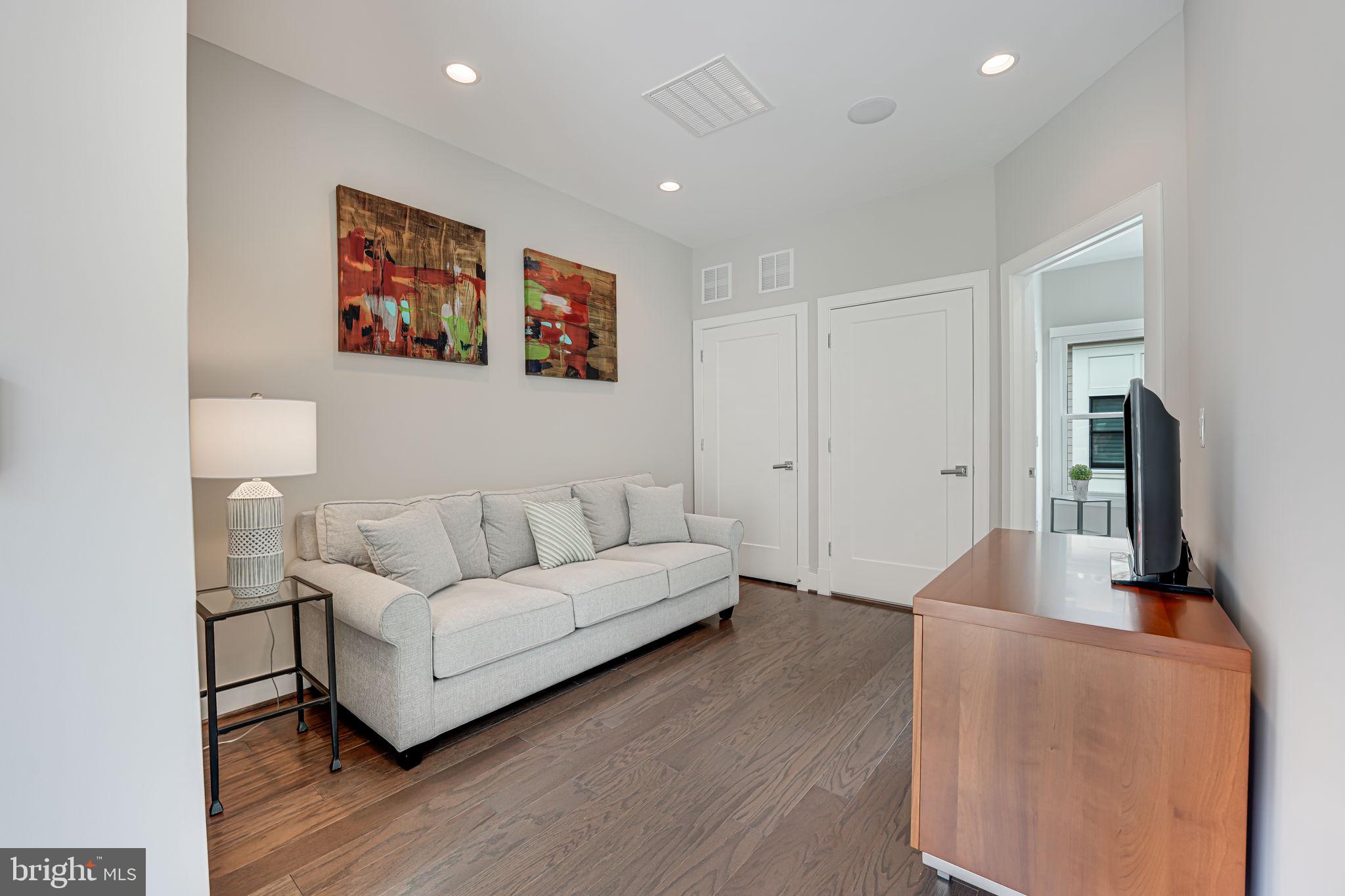 ROSSLYN - Residential