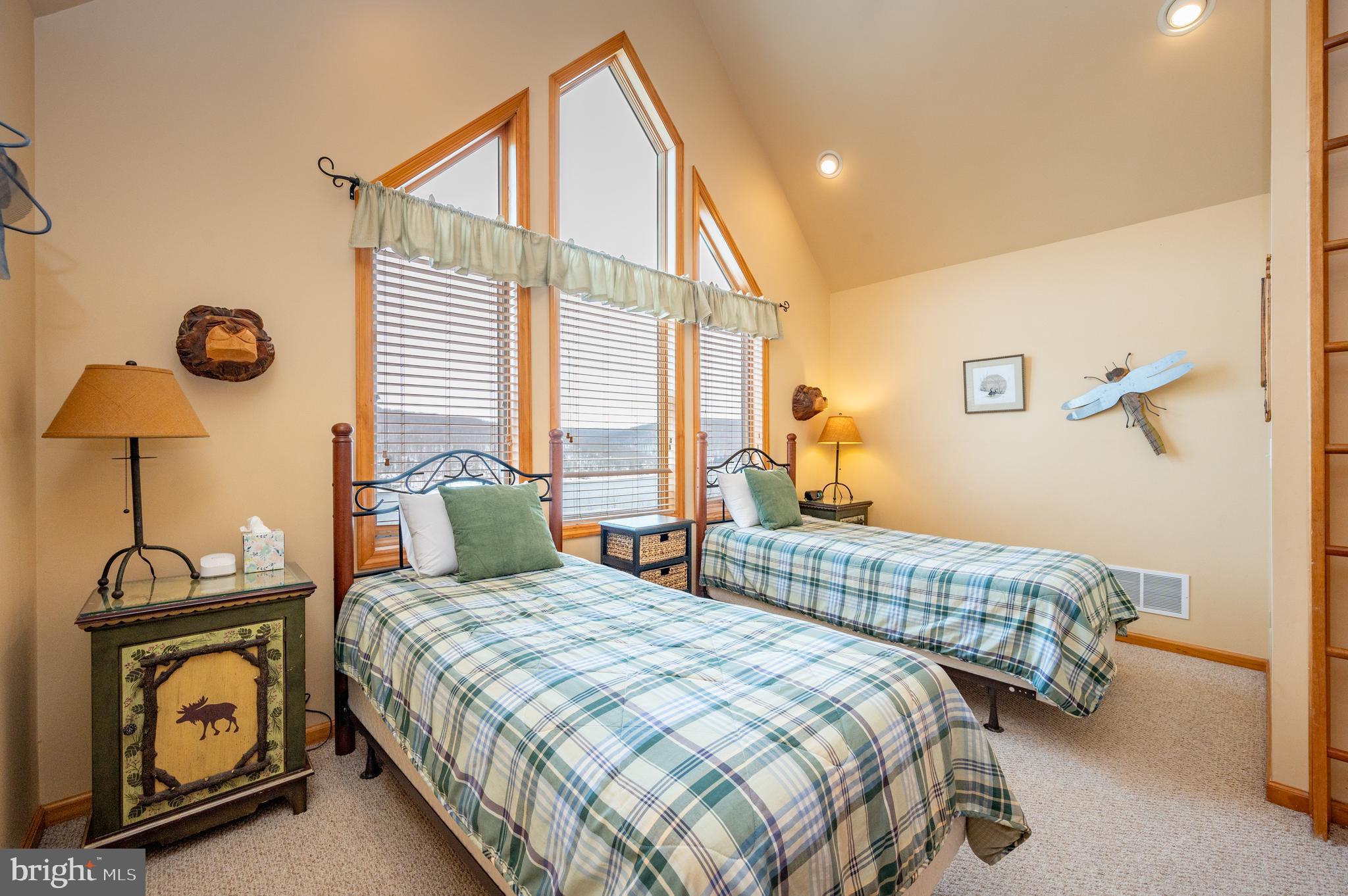 ROMAN RIDGE - Residential