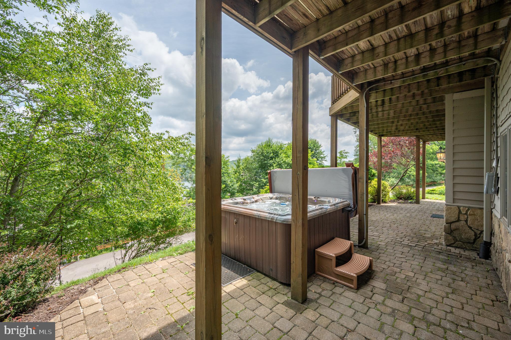 ROMAN RIDGE - Residential