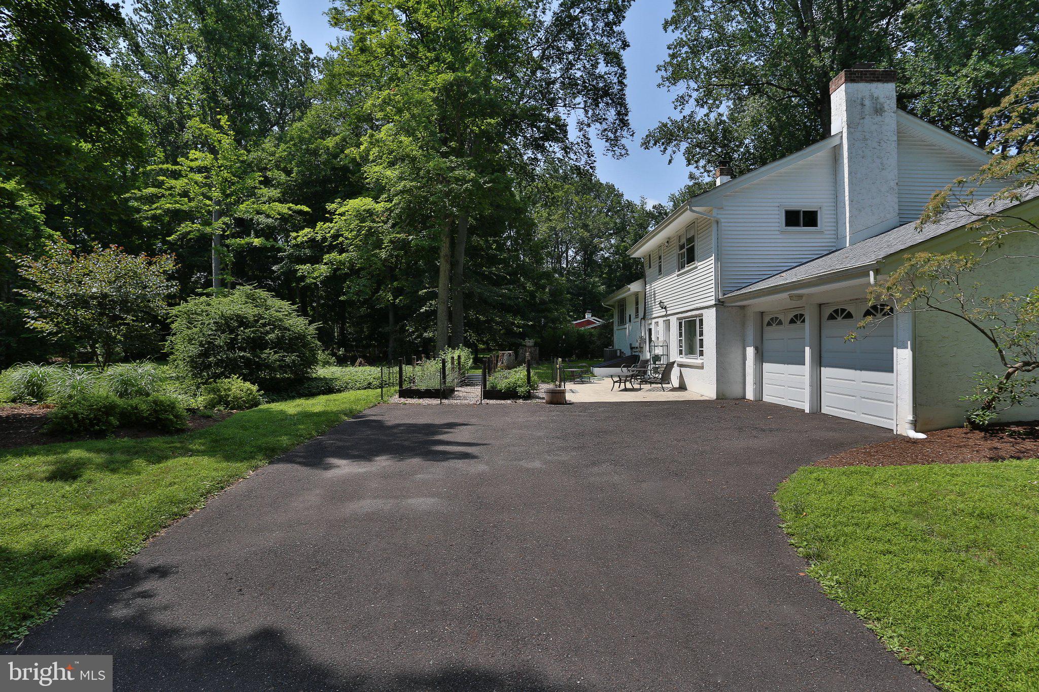 BUTTONWOOD MANOR - Residential