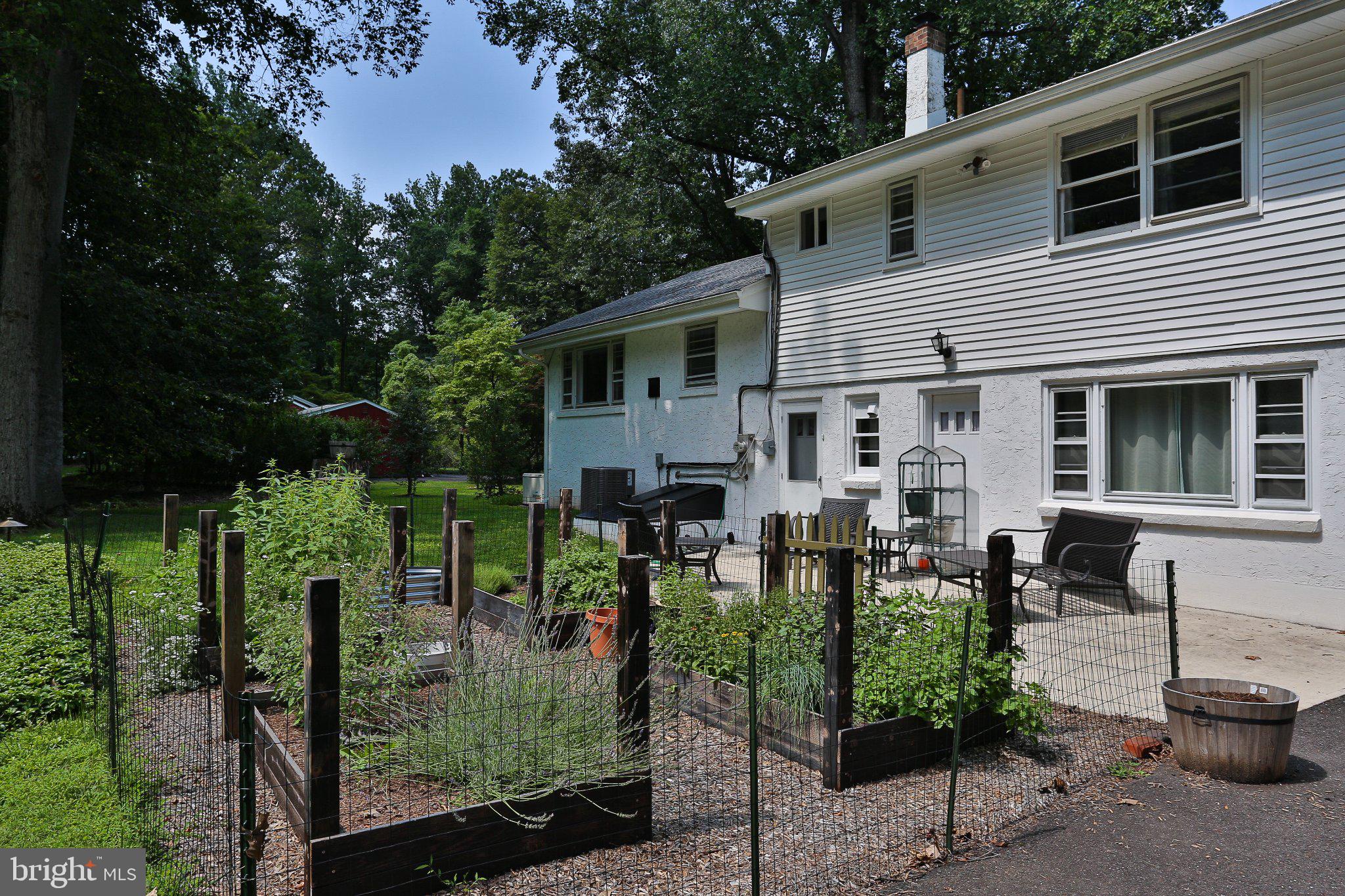 BUTTONWOOD MANOR - Residential