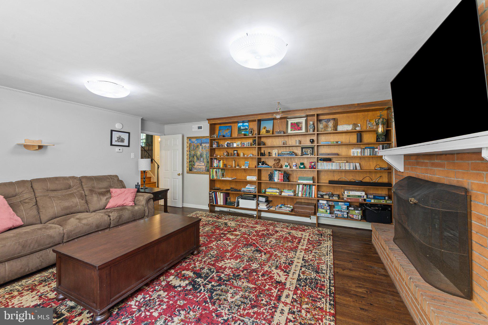 BUTTONWOOD MANOR - Residential