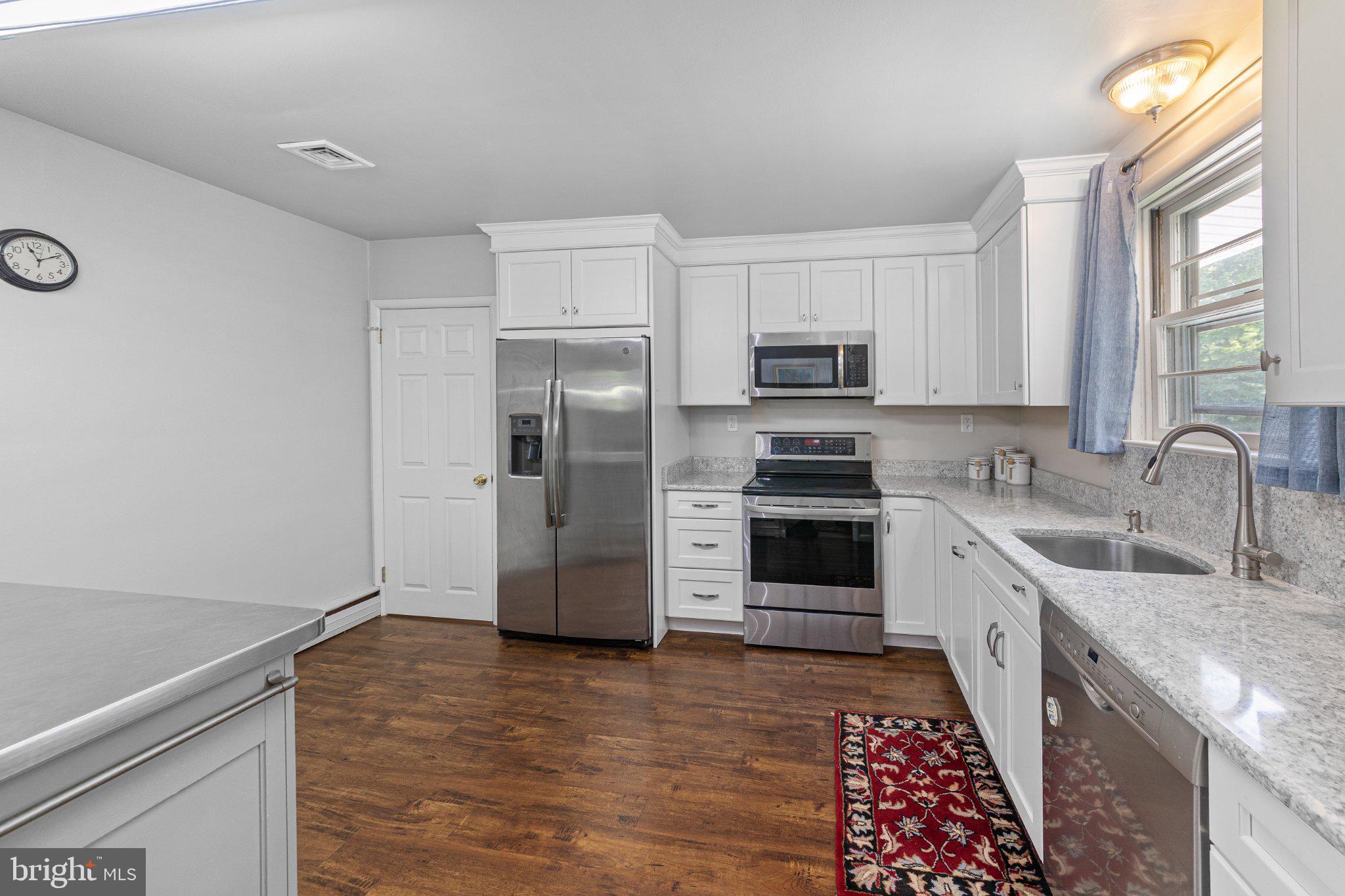 BUTTONWOOD MANOR - Residential