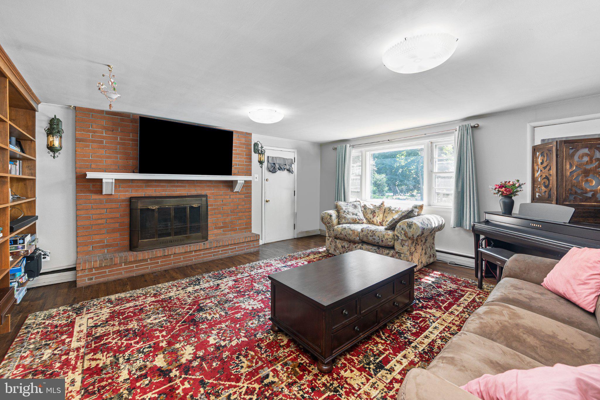 BUTTONWOOD MANOR - Residential