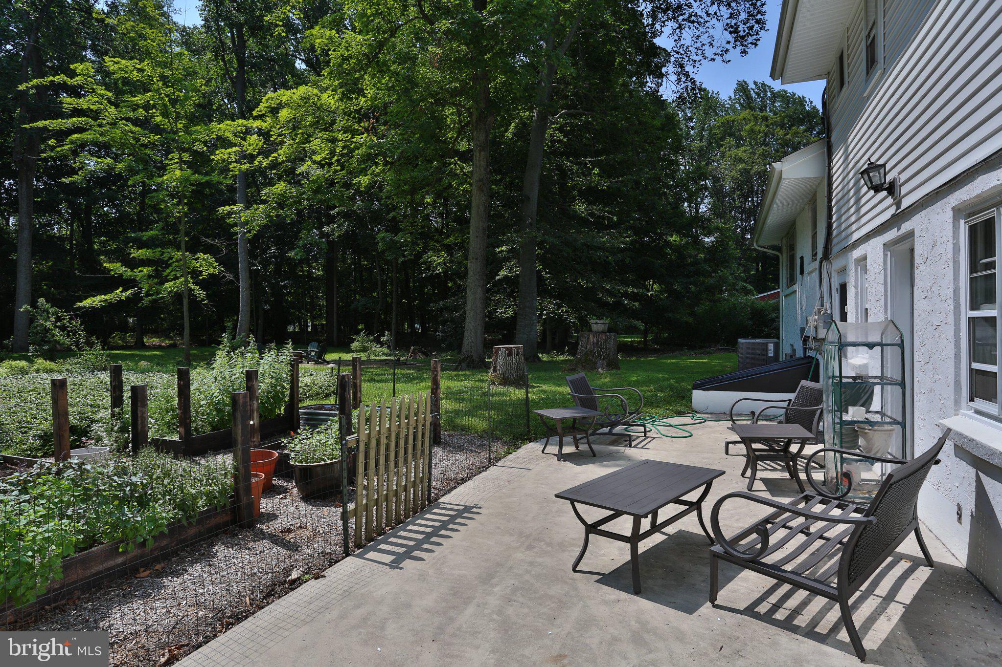 BUTTONWOOD MANOR - Residential