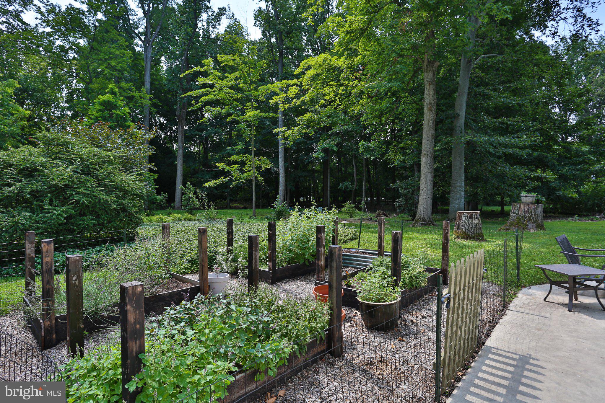 BUTTONWOOD MANOR - Residential