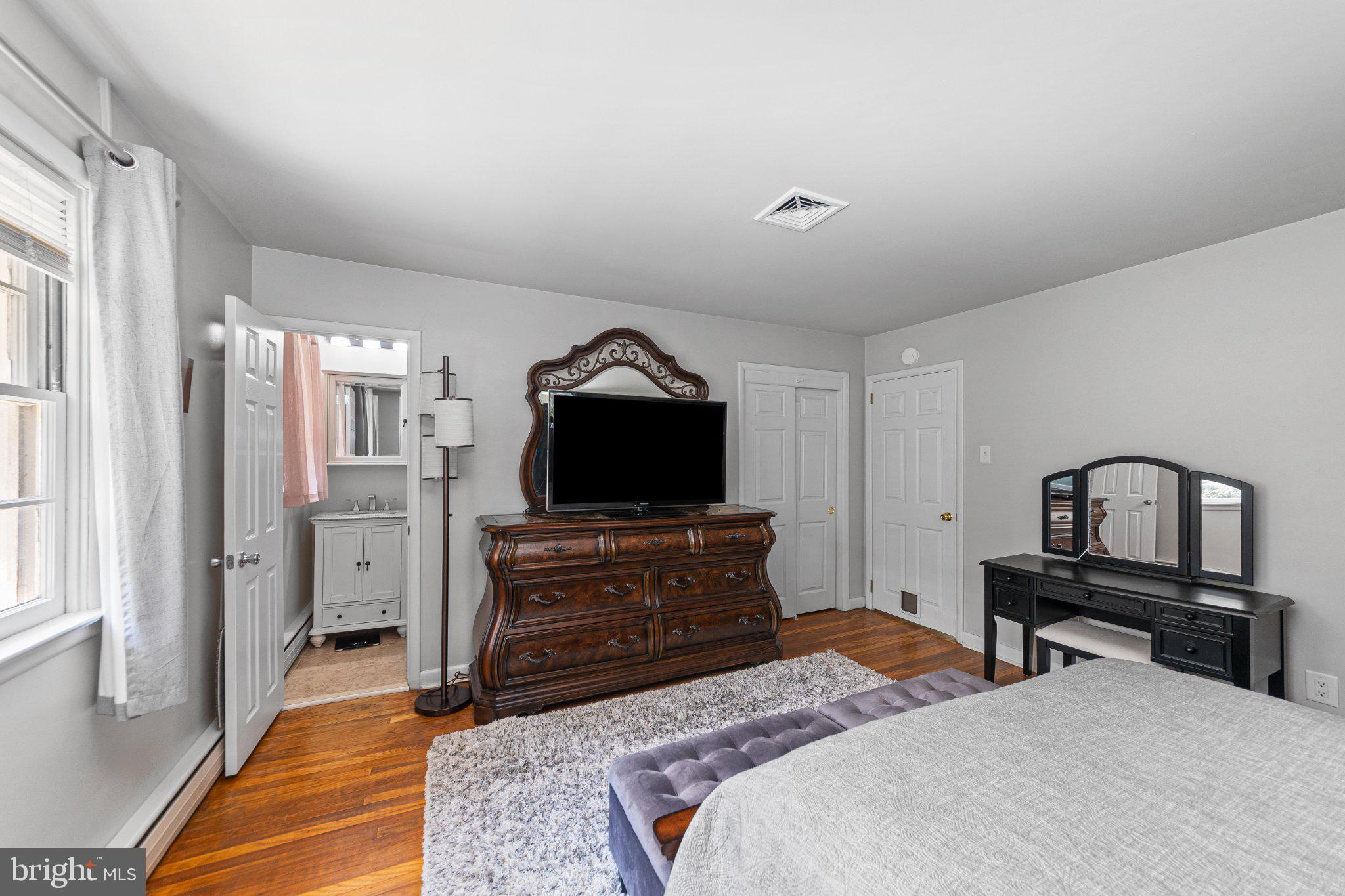 BUTTONWOOD MANOR - Residential