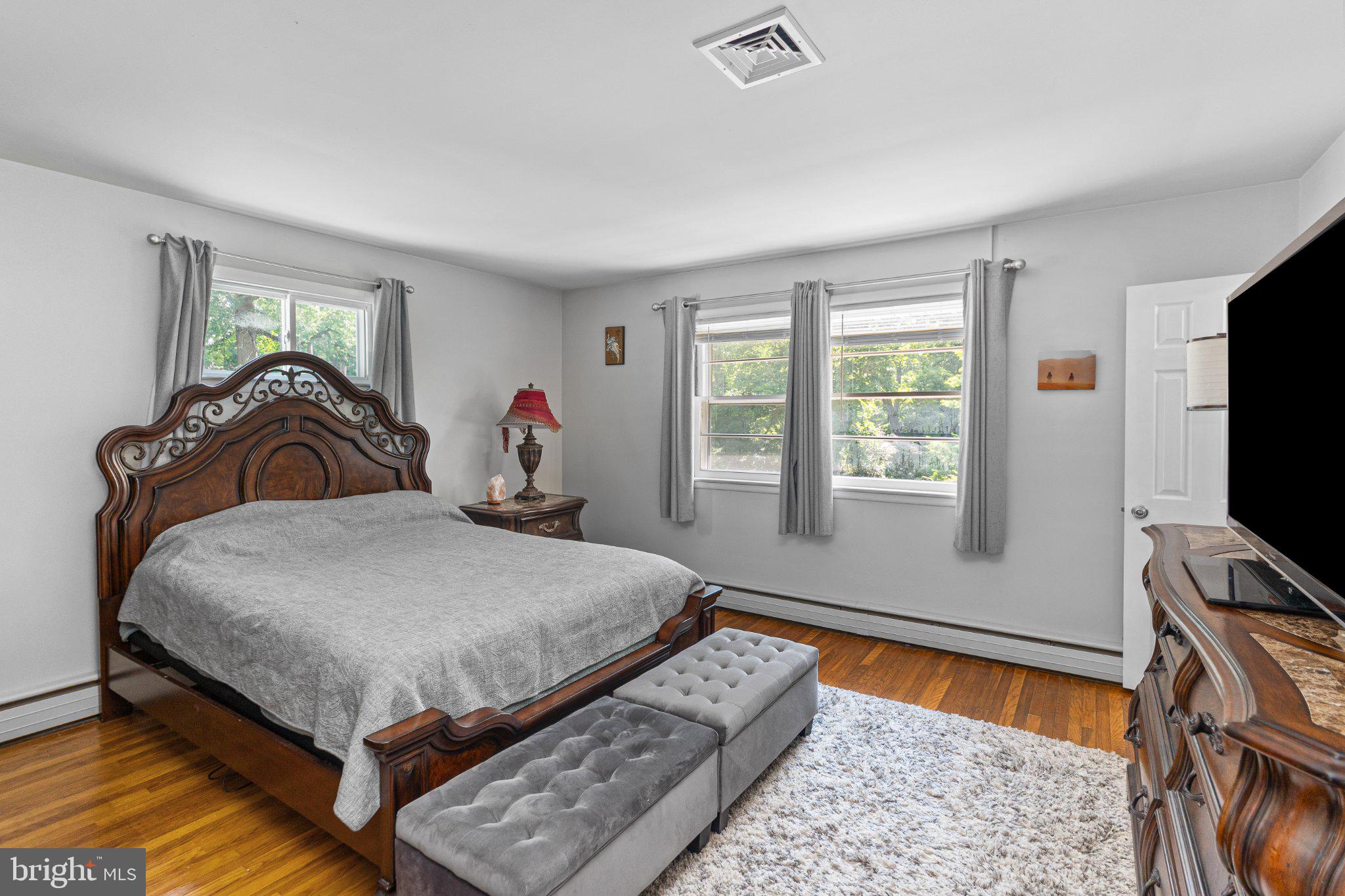 BUTTONWOOD MANOR - Residential