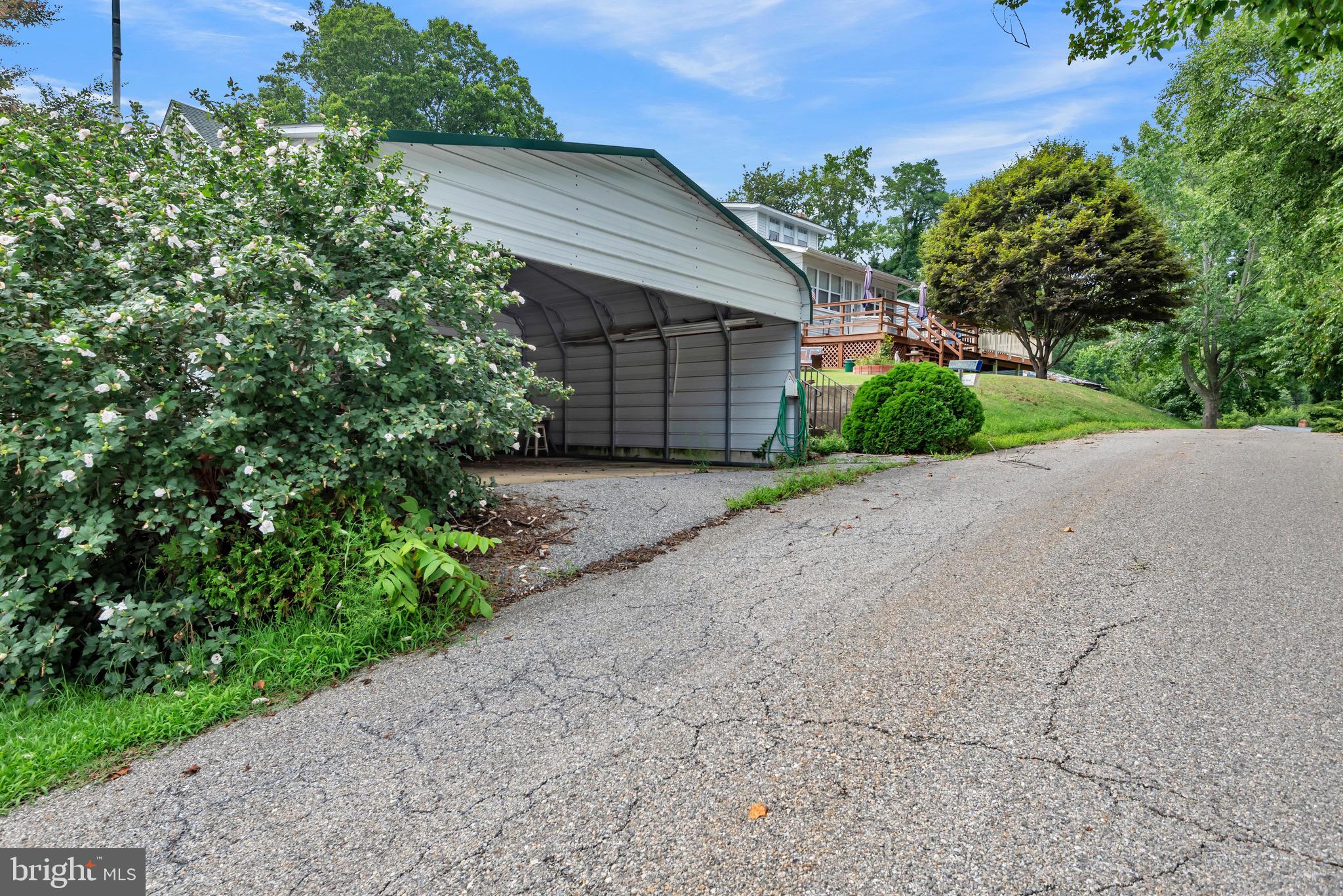 BREEZY POINT - Residential
