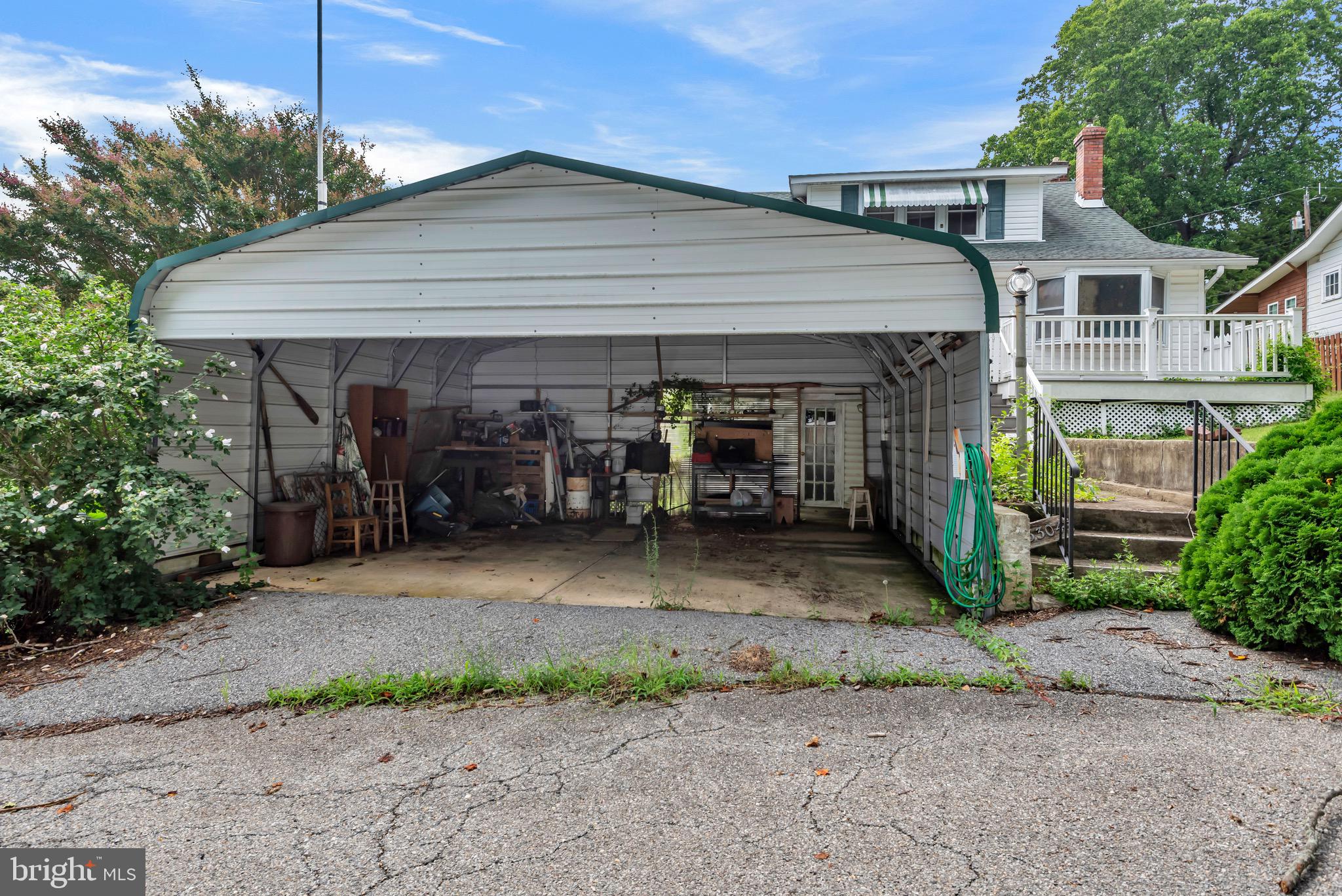 BREEZY POINT - Residential