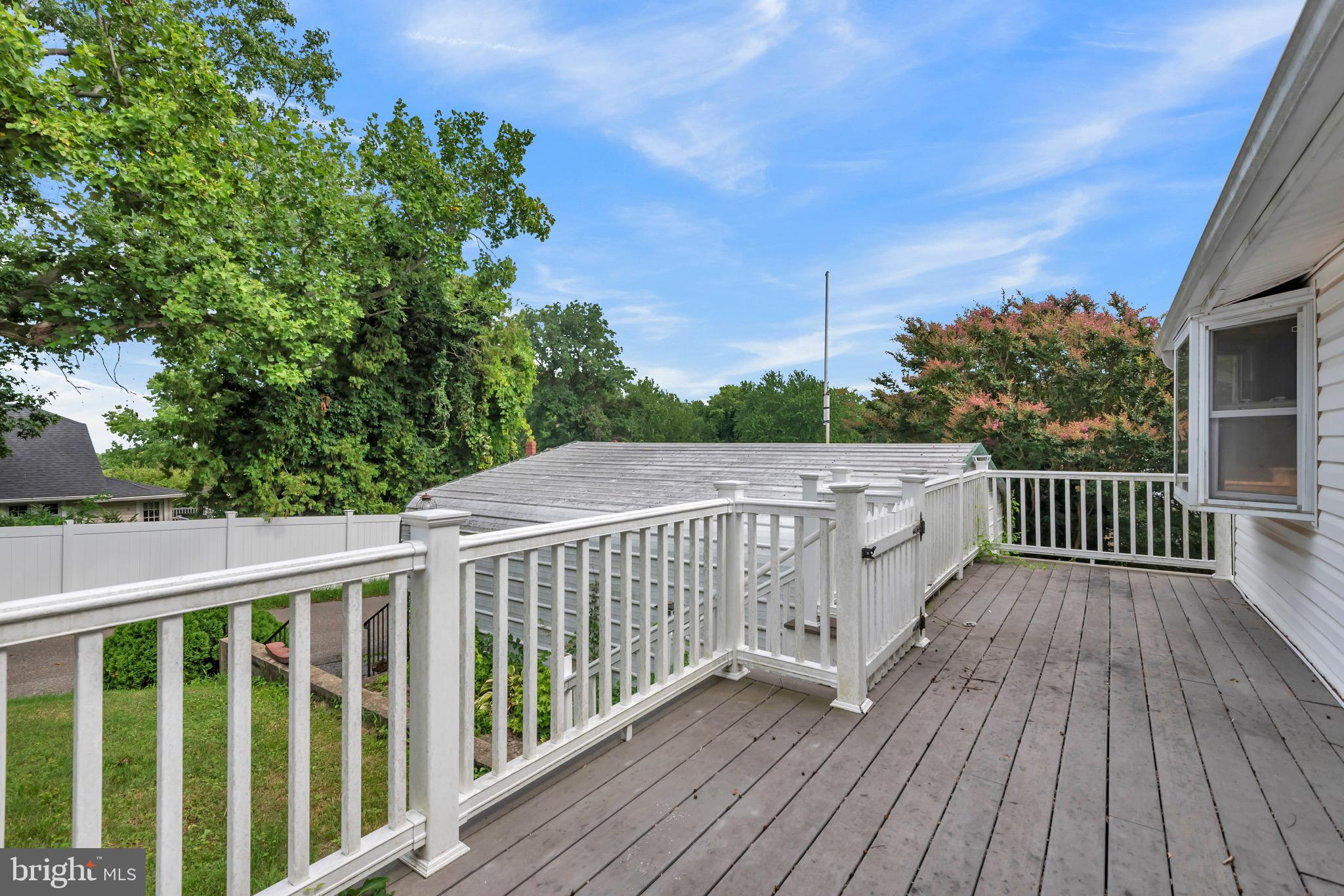 BREEZY POINT - Residential