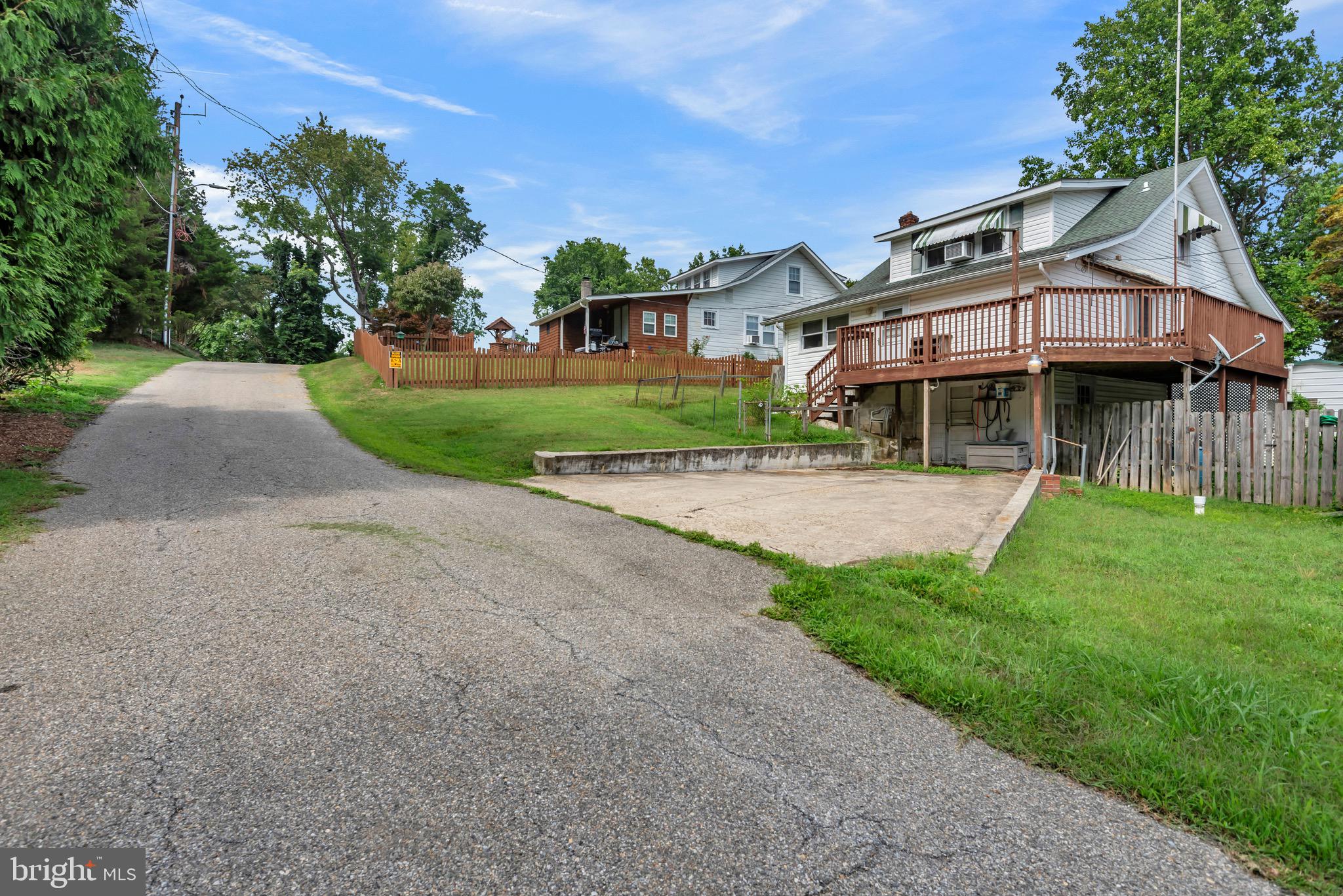 BREEZY POINT - Residential