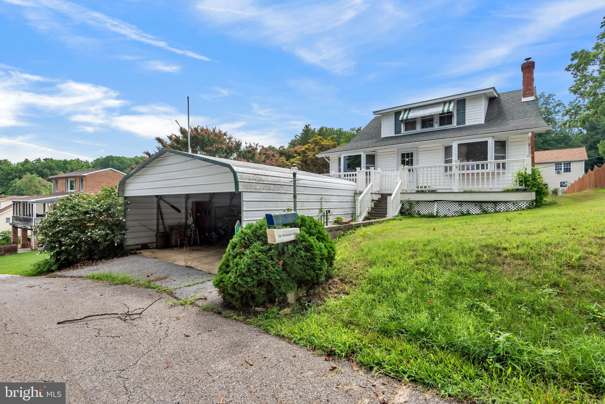 BREEZY POINT - Residential