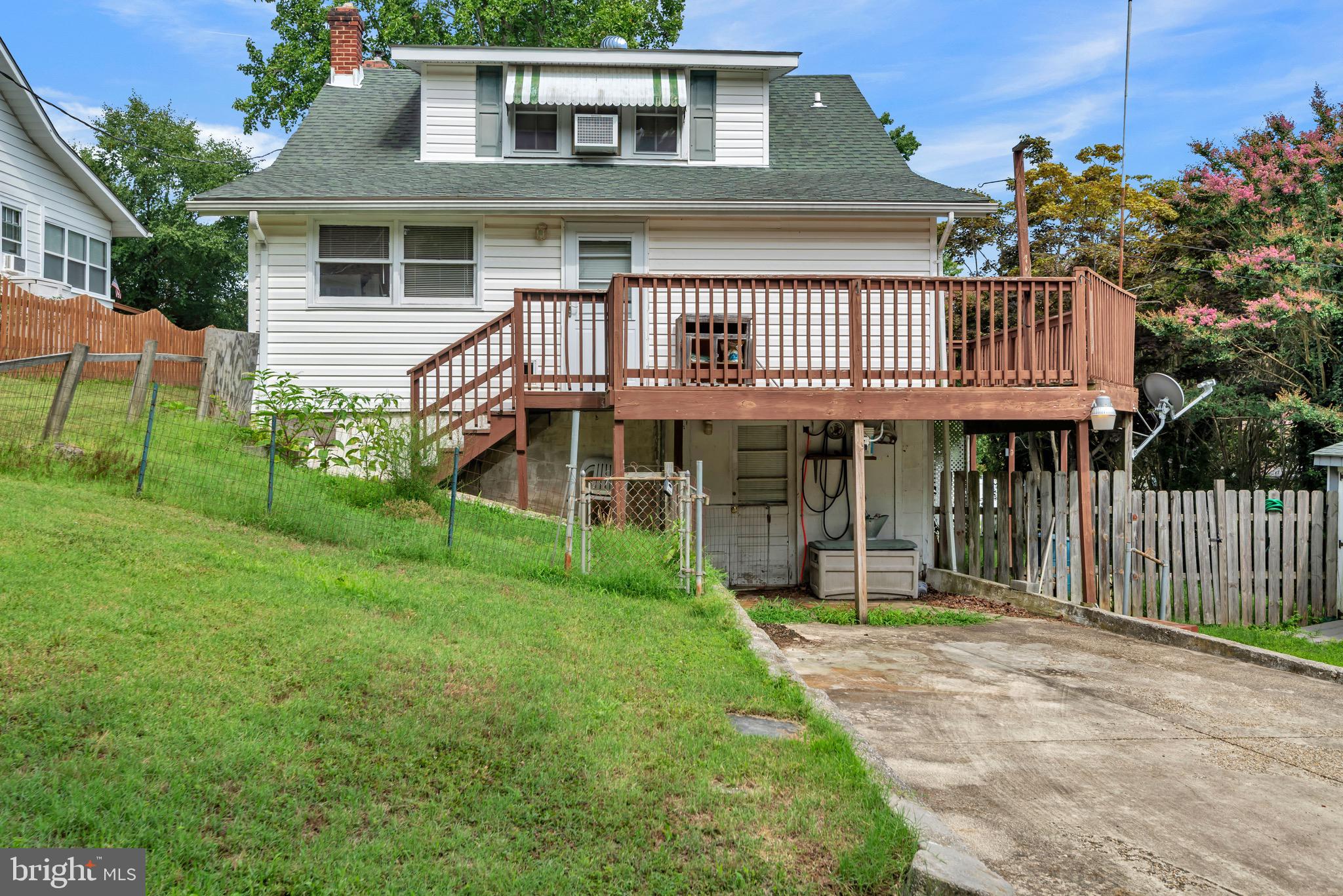 BREEZY POINT - Residential