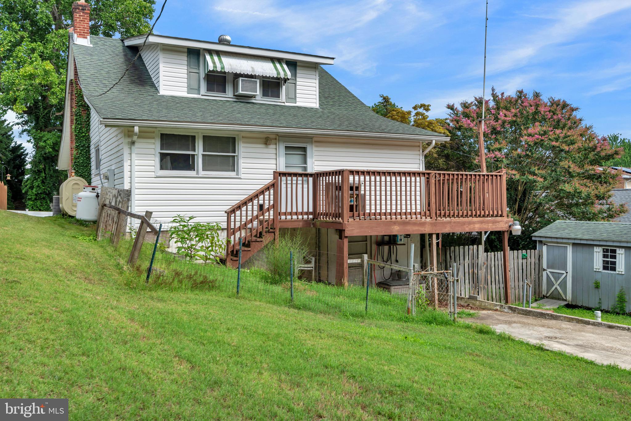 BREEZY POINT - Residential