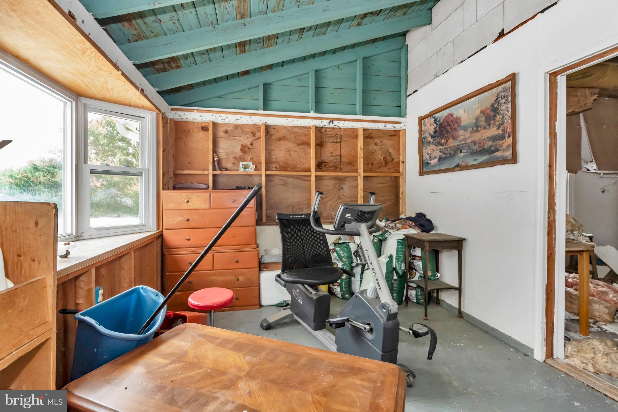 BREEZY POINT - Residential