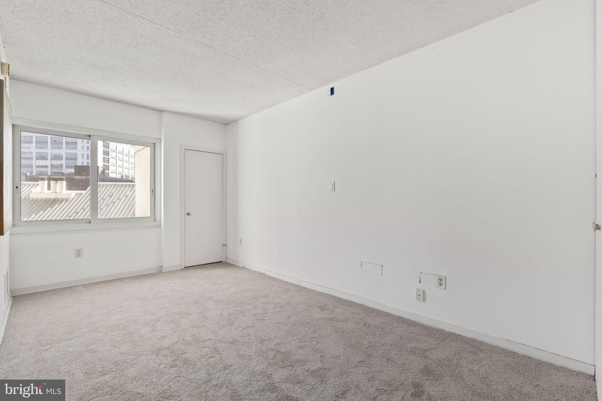 LOGAN SQUARE - Residential
