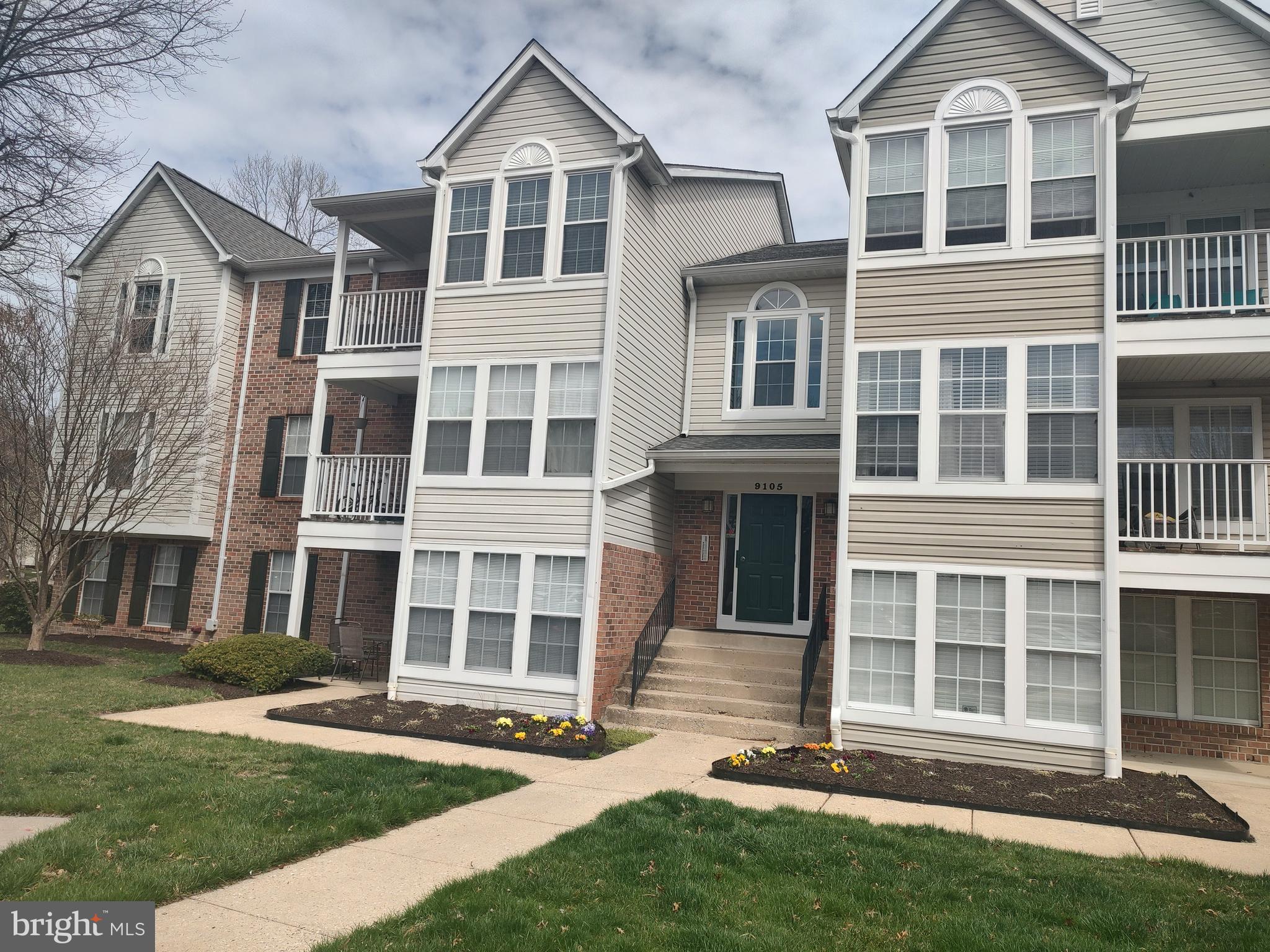 PERRY HALL COURTS - Residential