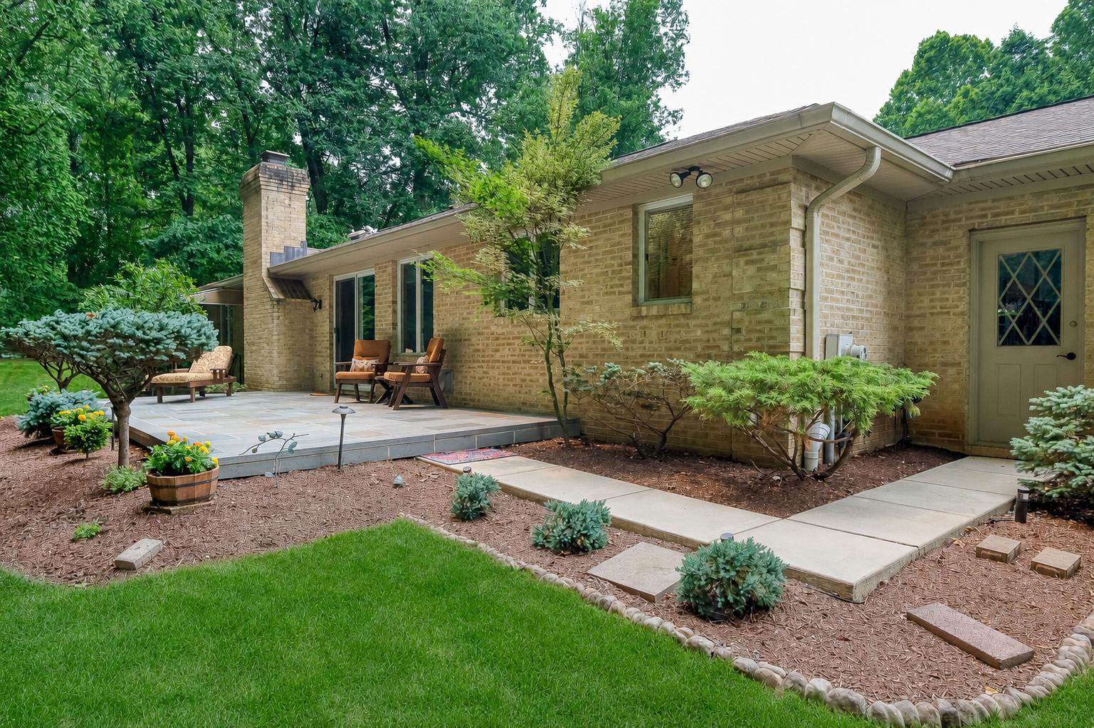 HAMPTON EAST - Residential