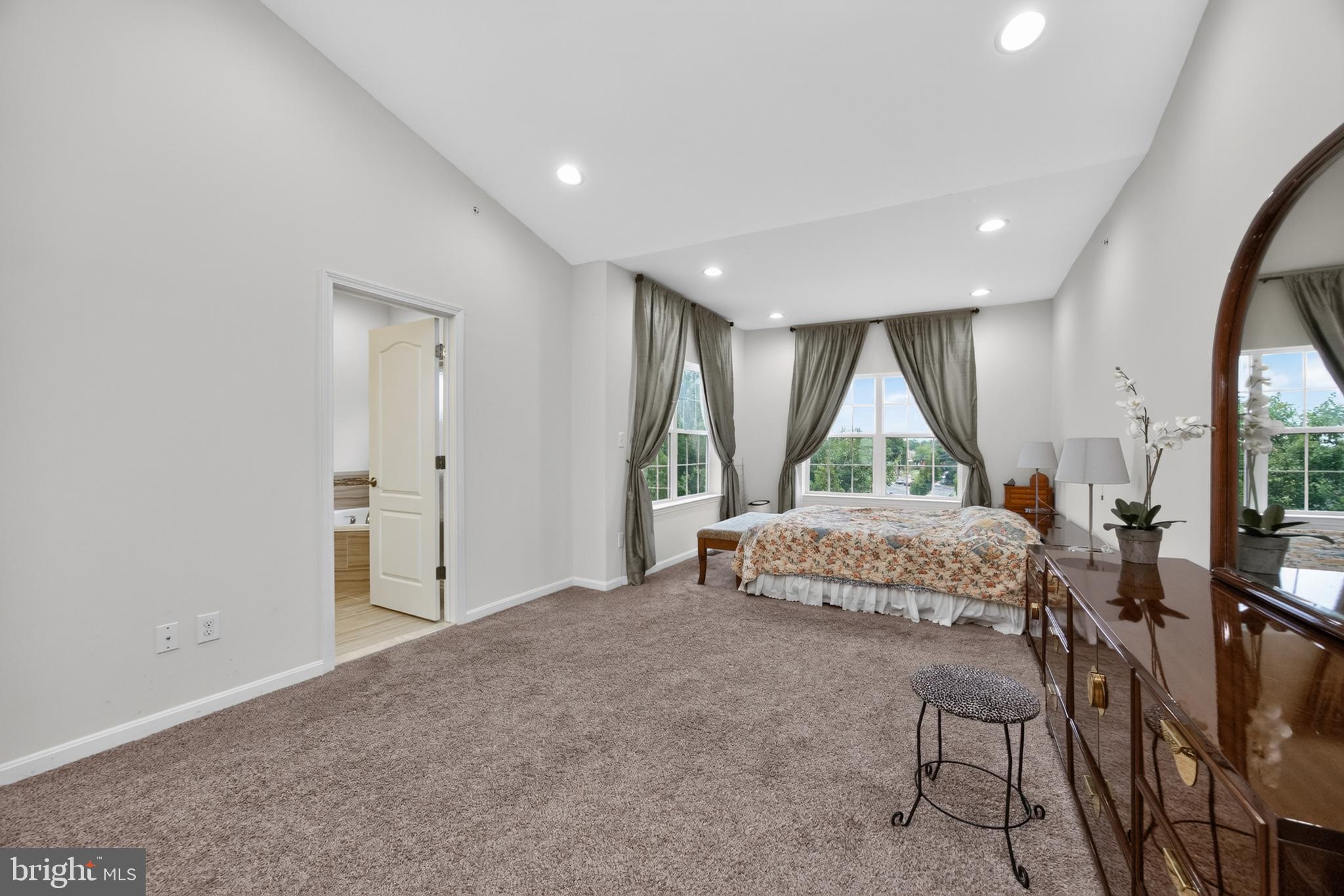 HIGH GROVE - Residential