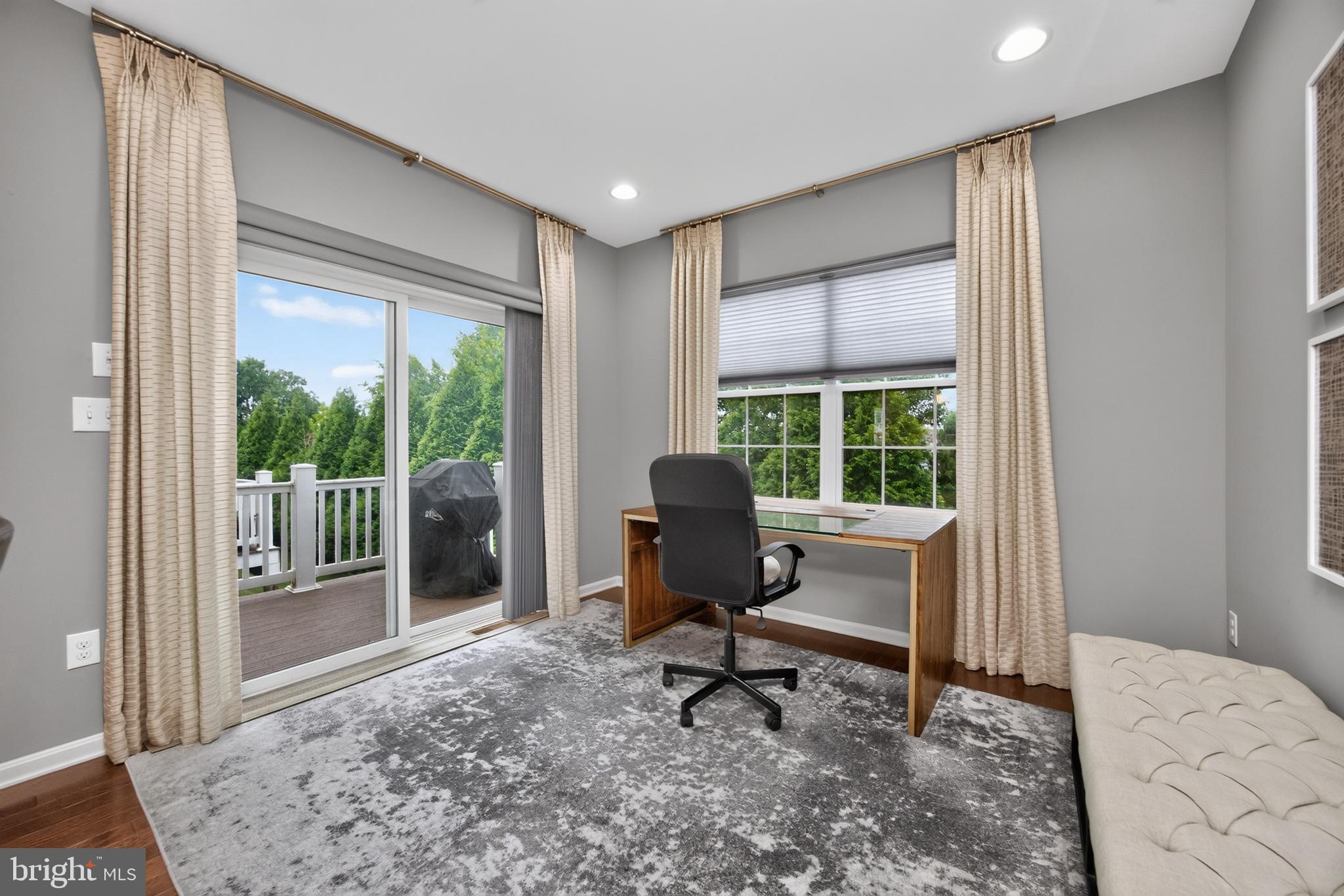 HIGH GROVE - Residential