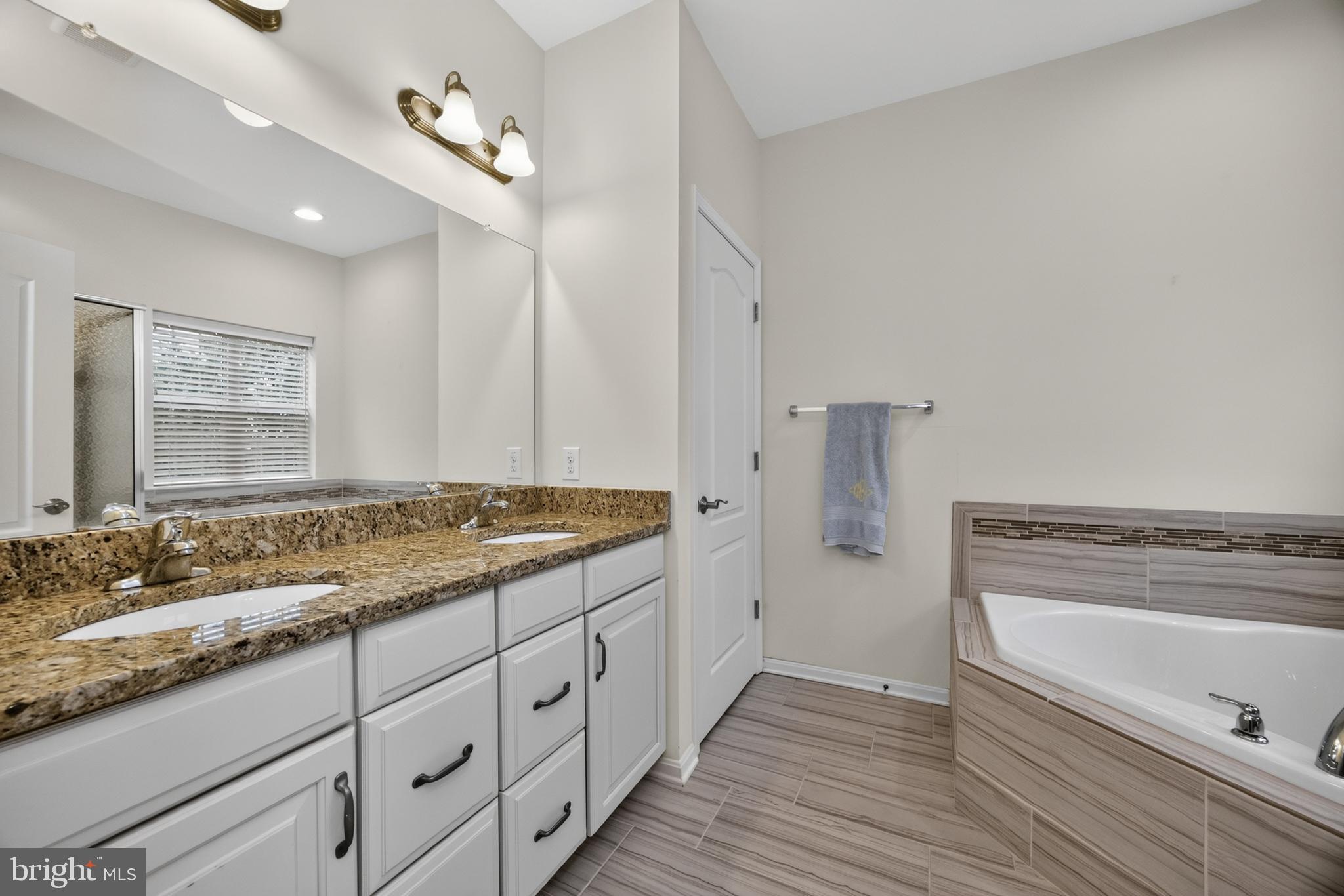 HIGH GROVE - Residential