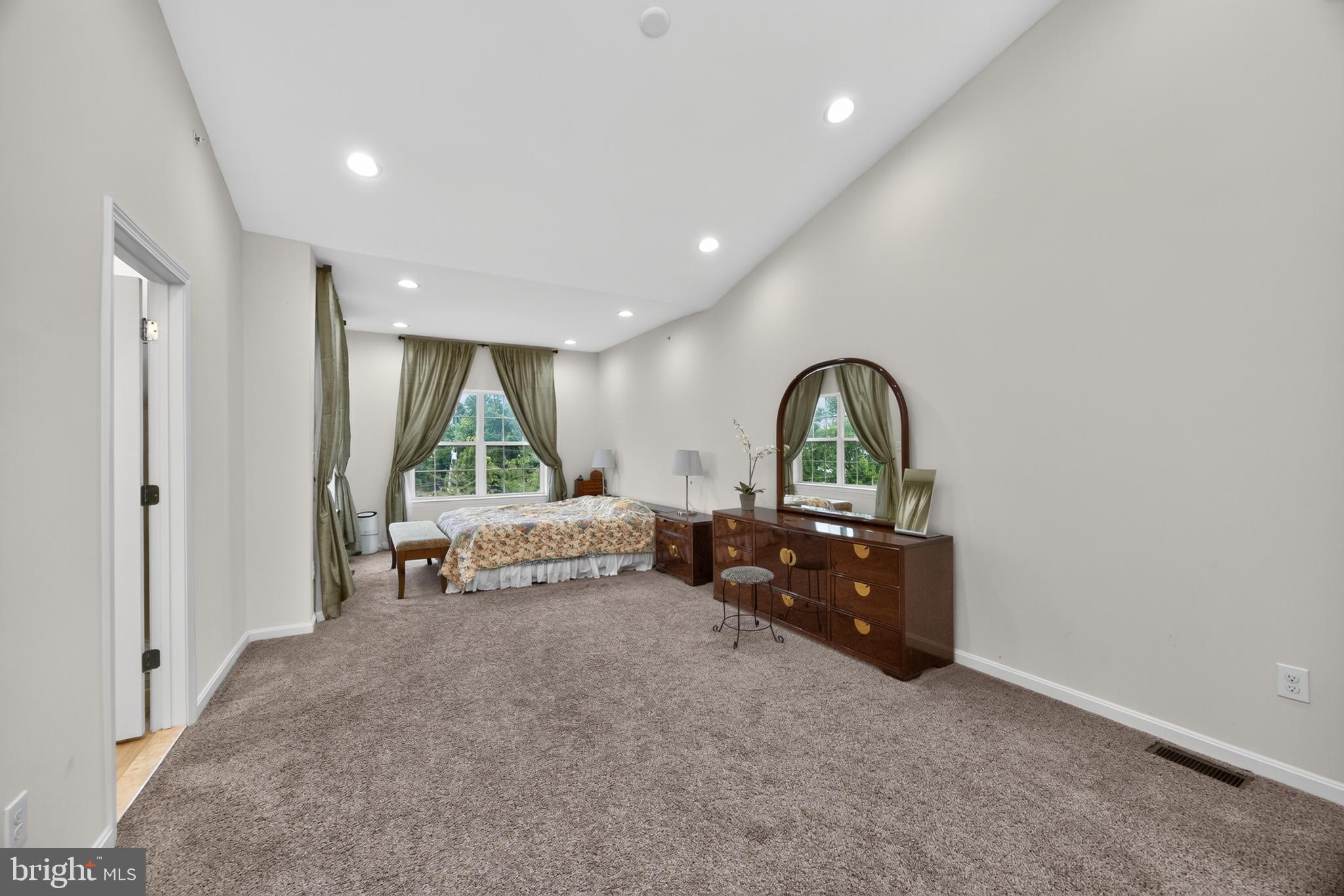 HIGH GROVE - Residential